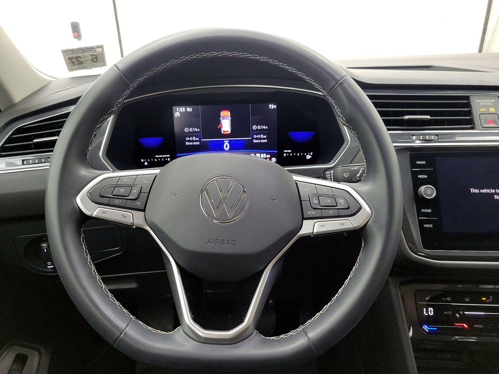 Thumbnail: 2022 Volkswagen Tiguan - 10