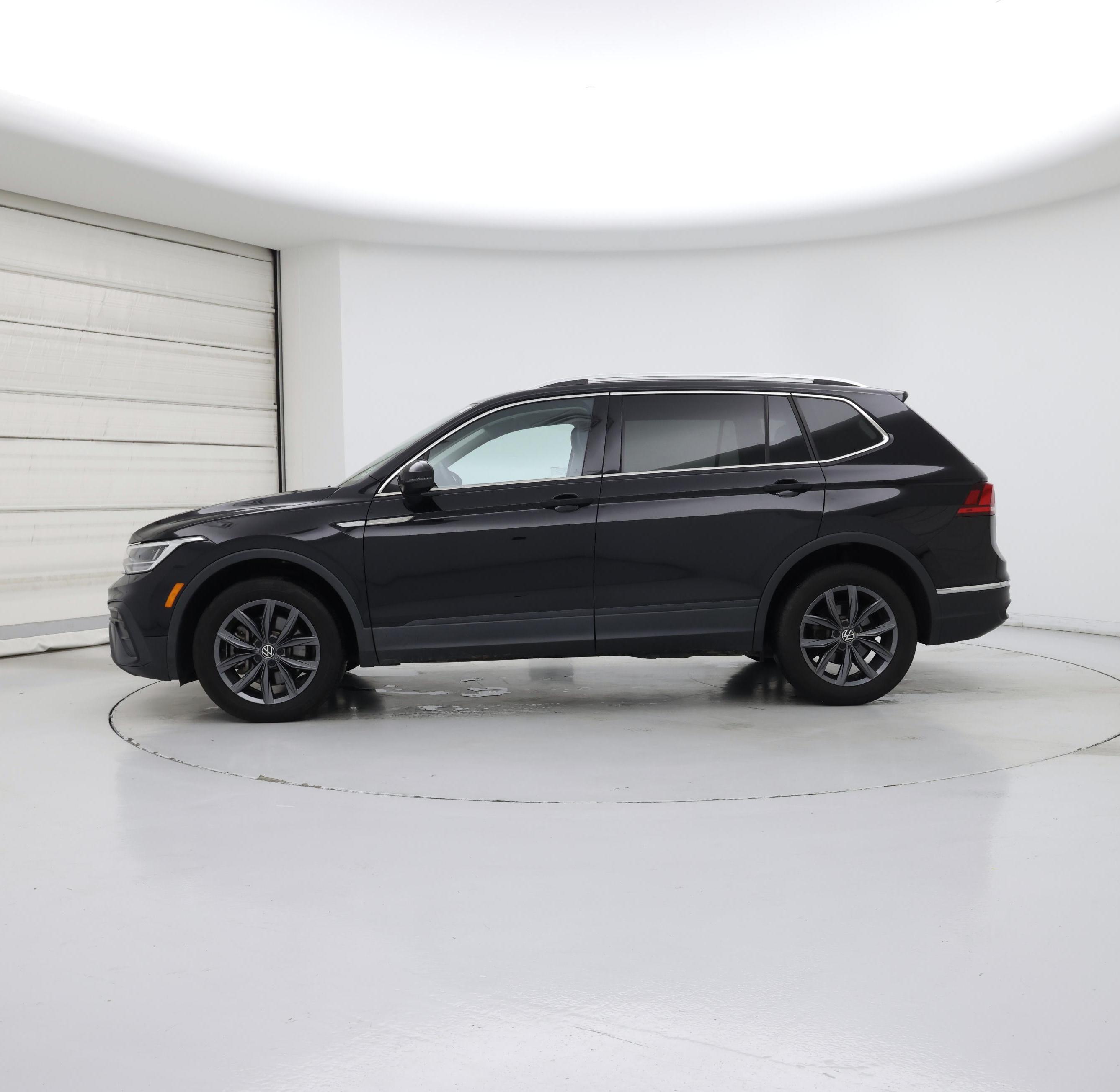 Thumbnail: 2022 Volkswagen Tiguan - 3