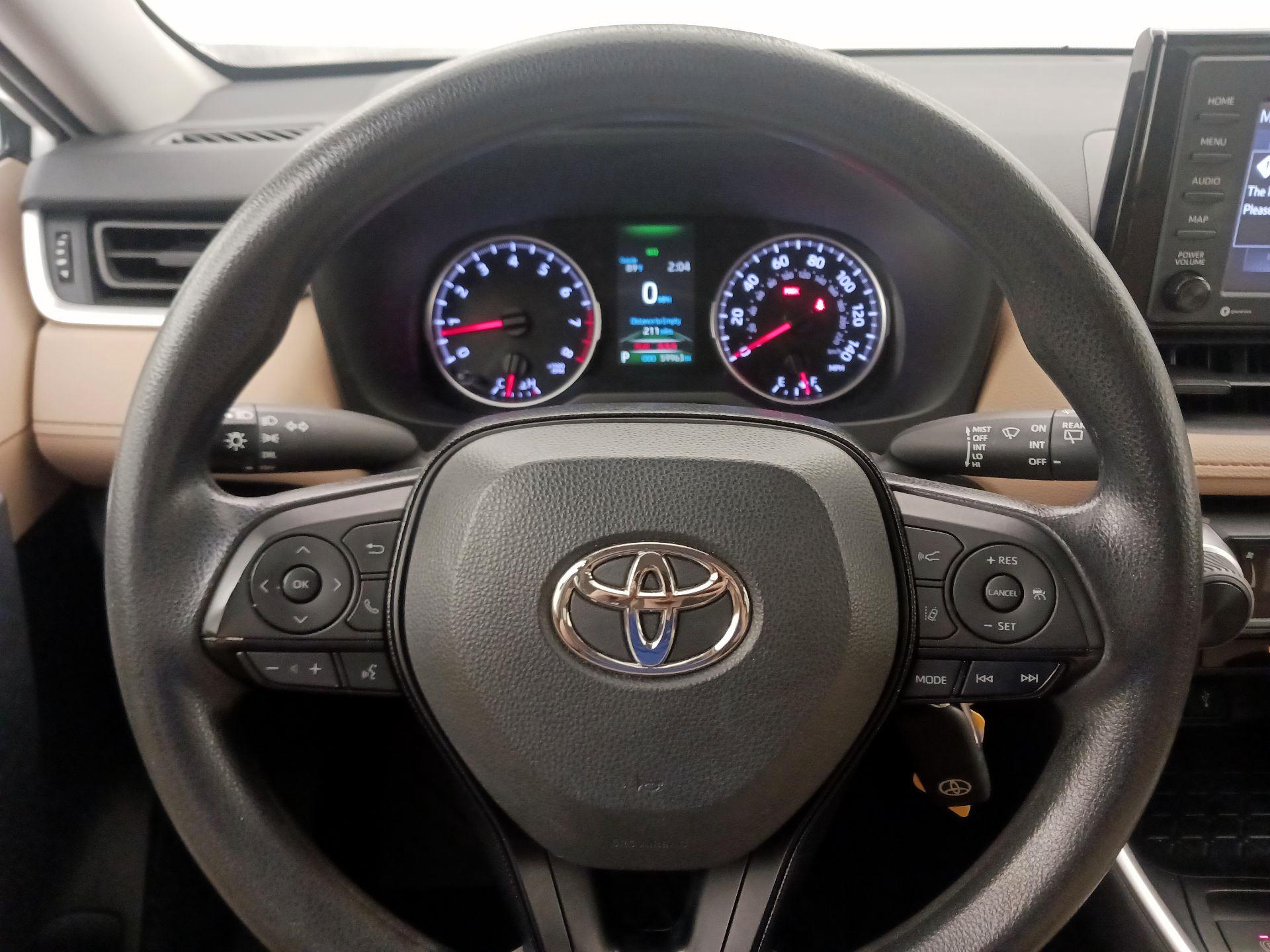 Thumbnail: 2021 Toyota RAV4 - 10