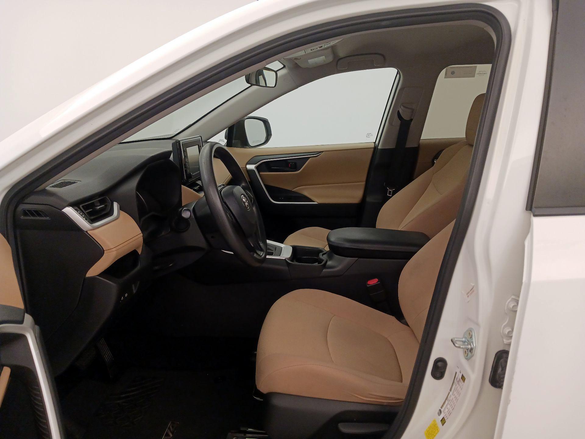 Thumbnail: 2021 Toyota RAV4 - 11