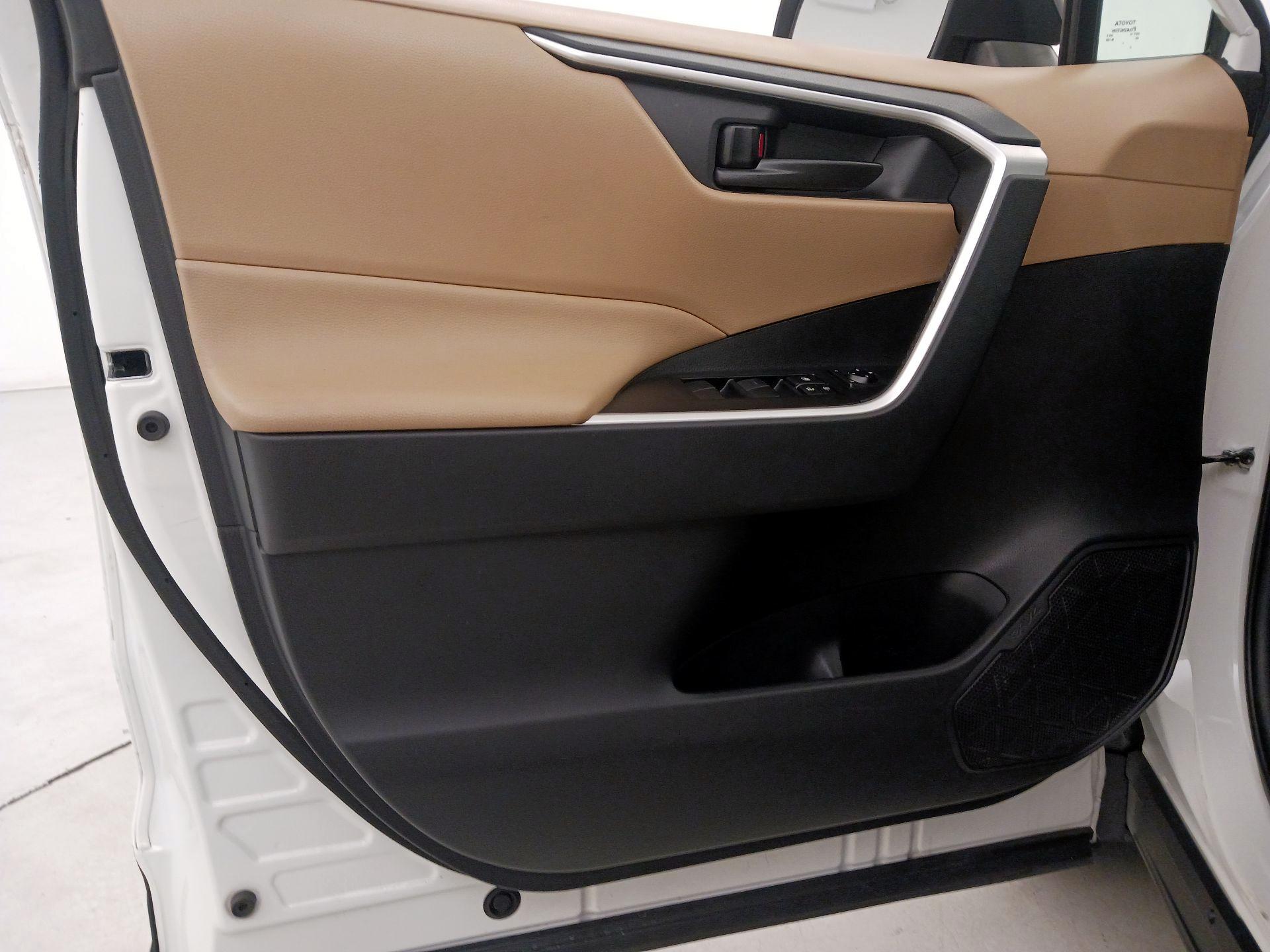 Thumbnail: 2021 Toyota RAV4 - 12