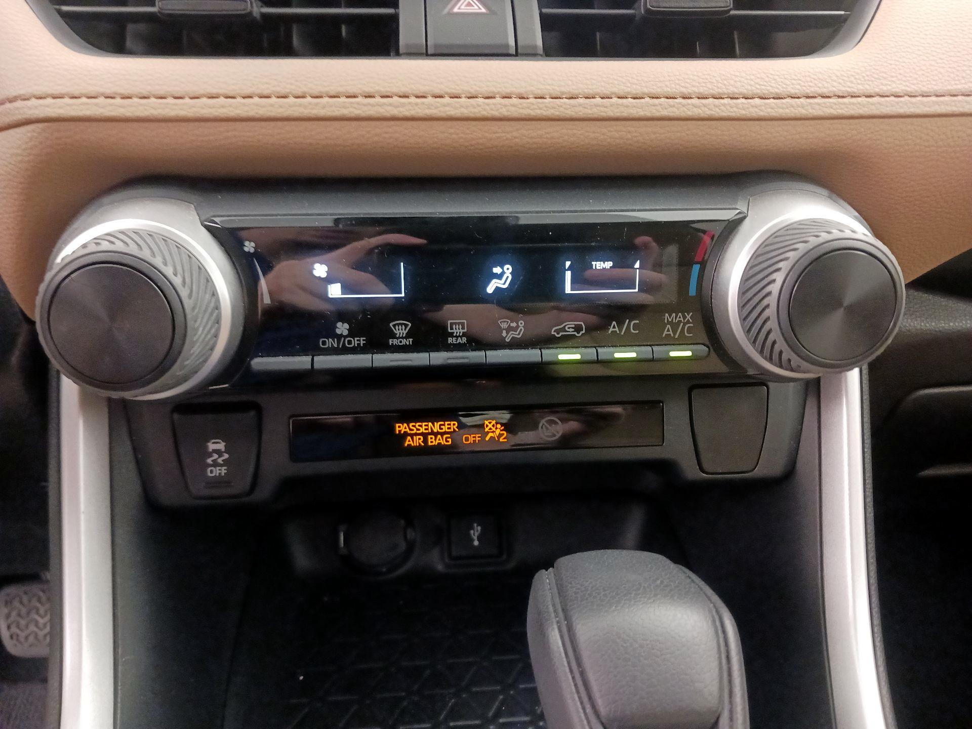 Thumbnail: 2021 Toyota RAV4 - 16