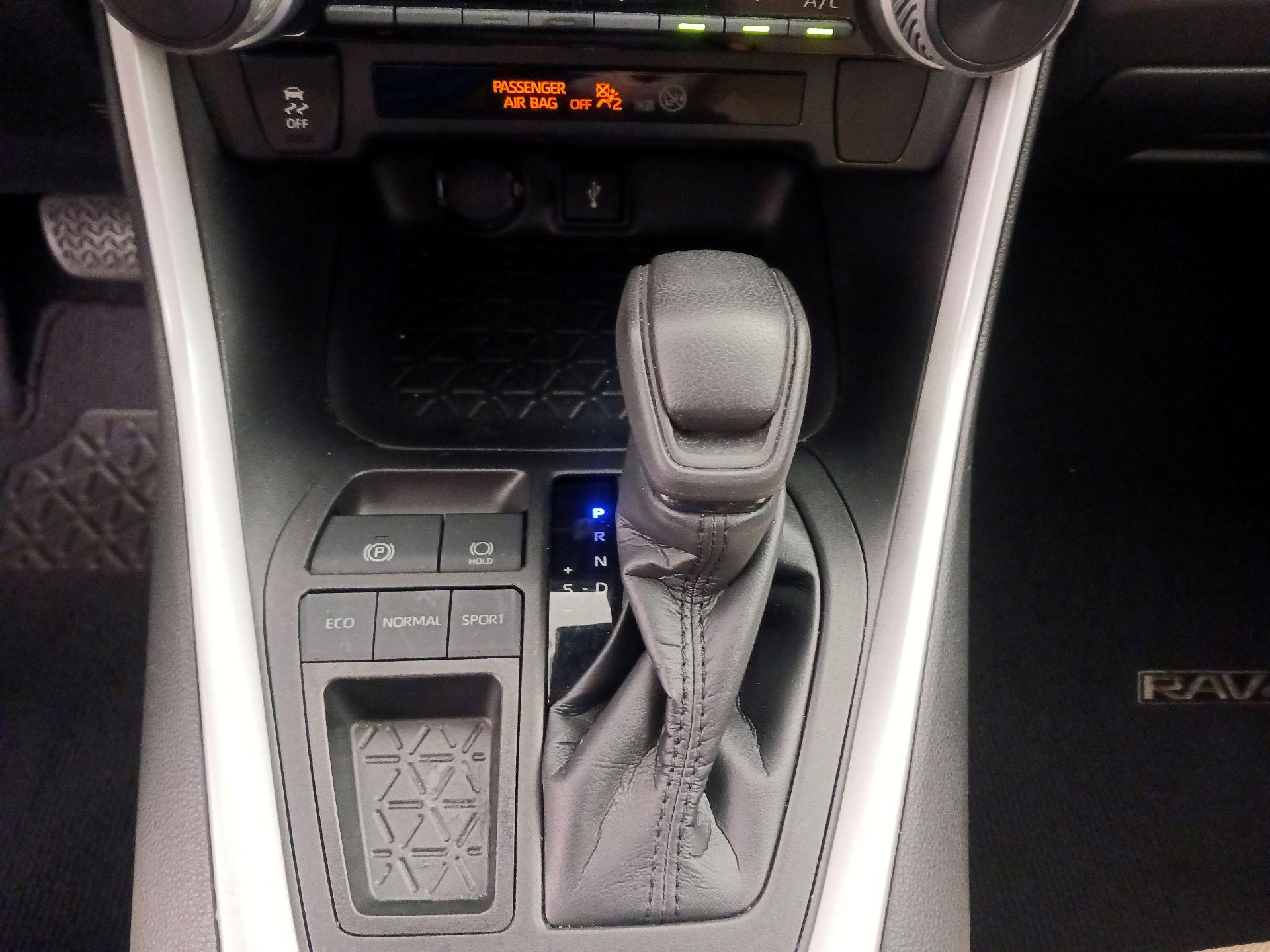 Thumbnail: 2021 Toyota RAV4 - 17
