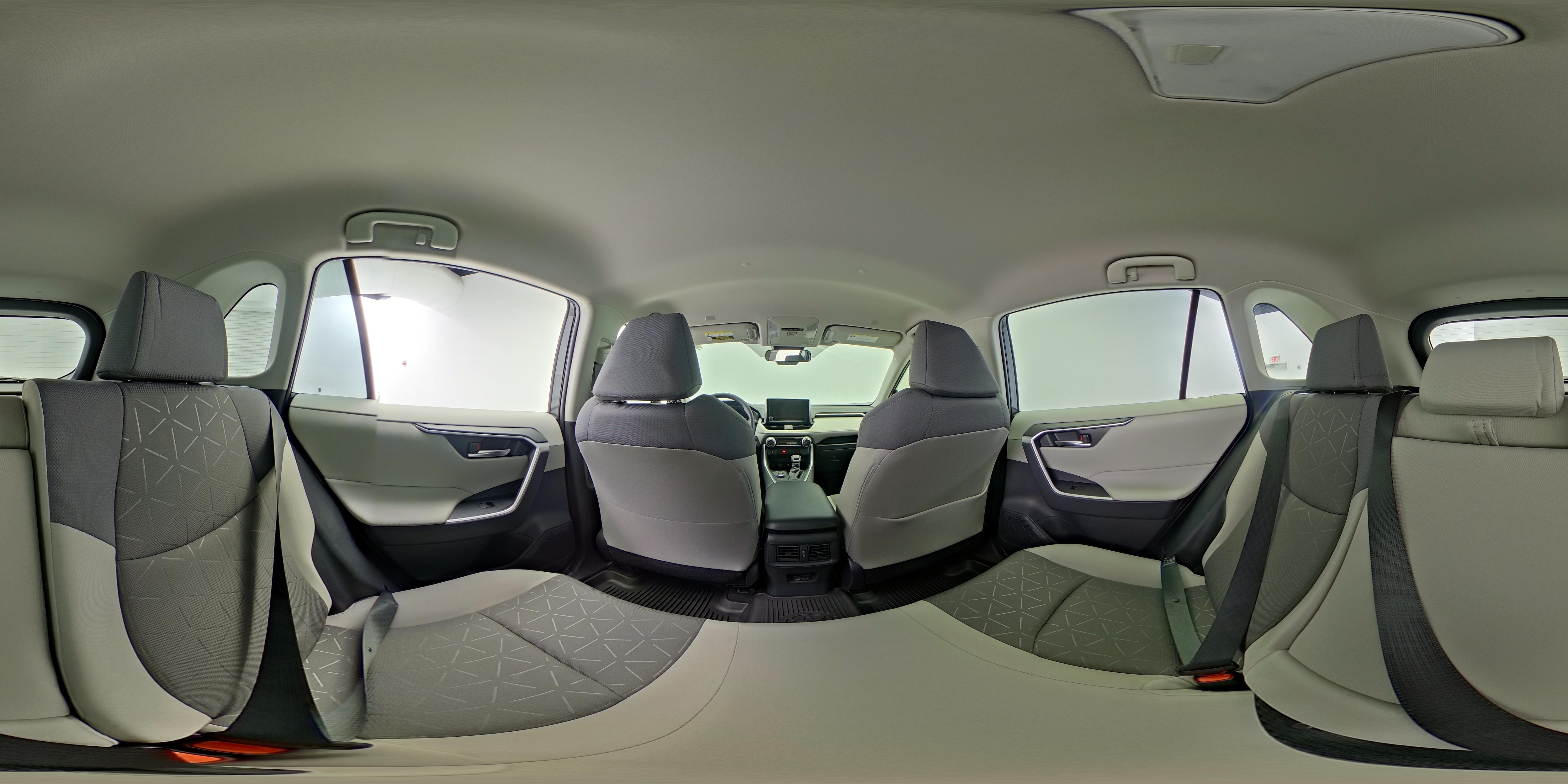 2025 Toyota RAV4 XLE - Photo 25