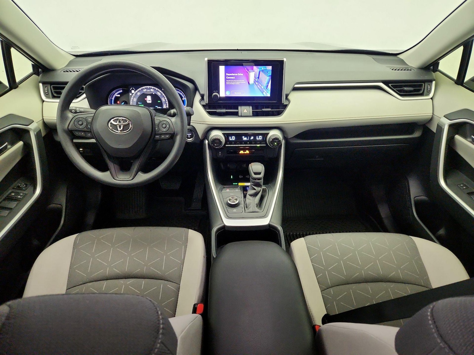 2025 Toyota RAV4 XLE - Photo 10