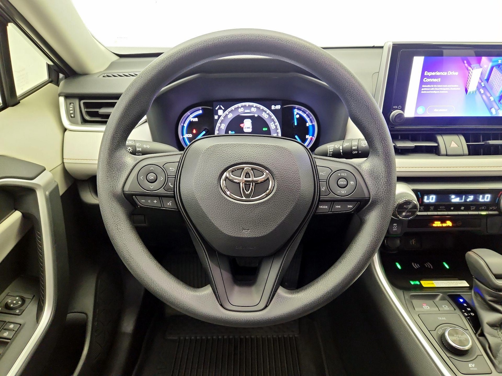 2025 Toyota RAV4 XLE - Photo 11