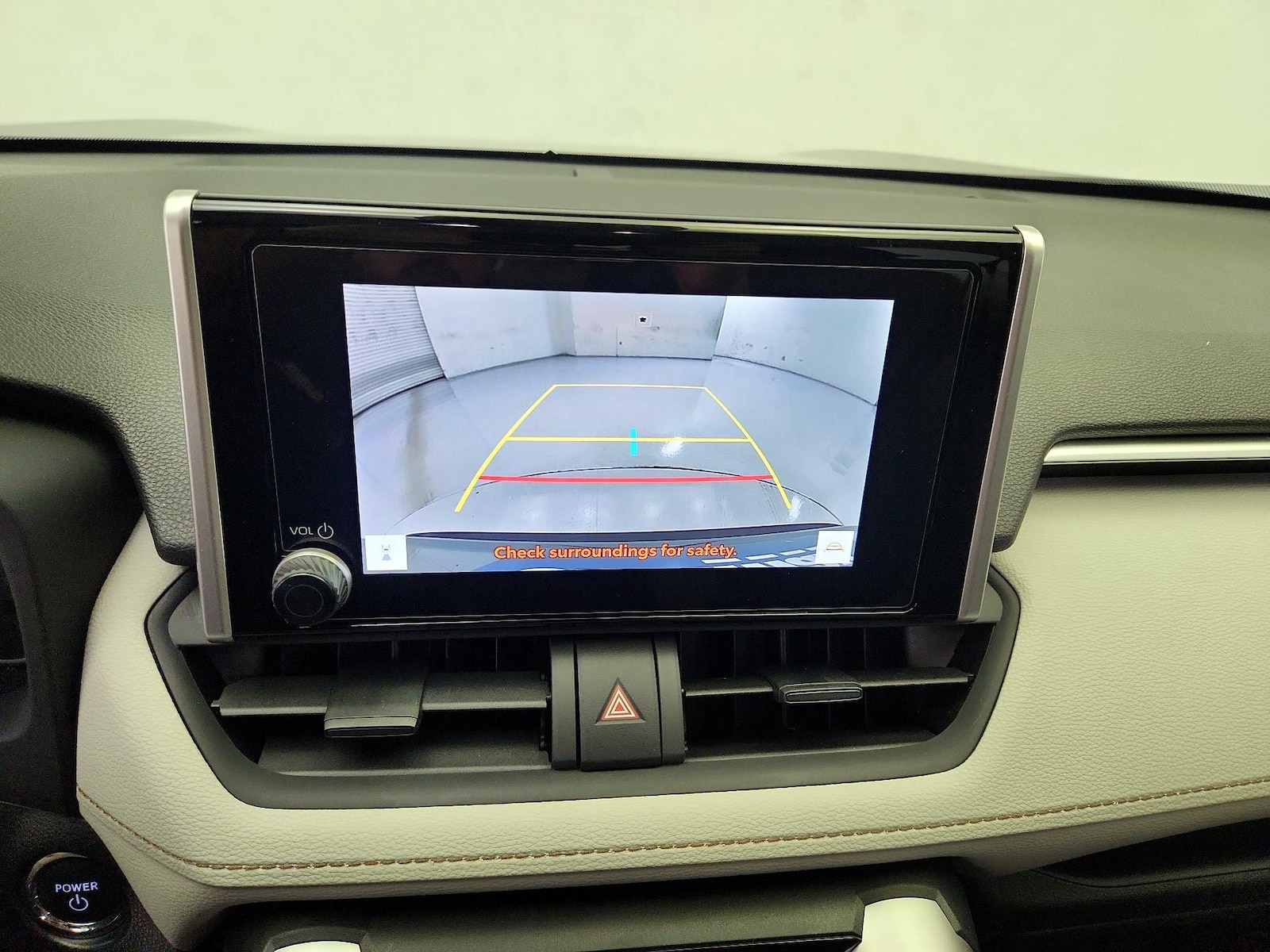 2025 Toyota RAV4 XLE - Photo 15