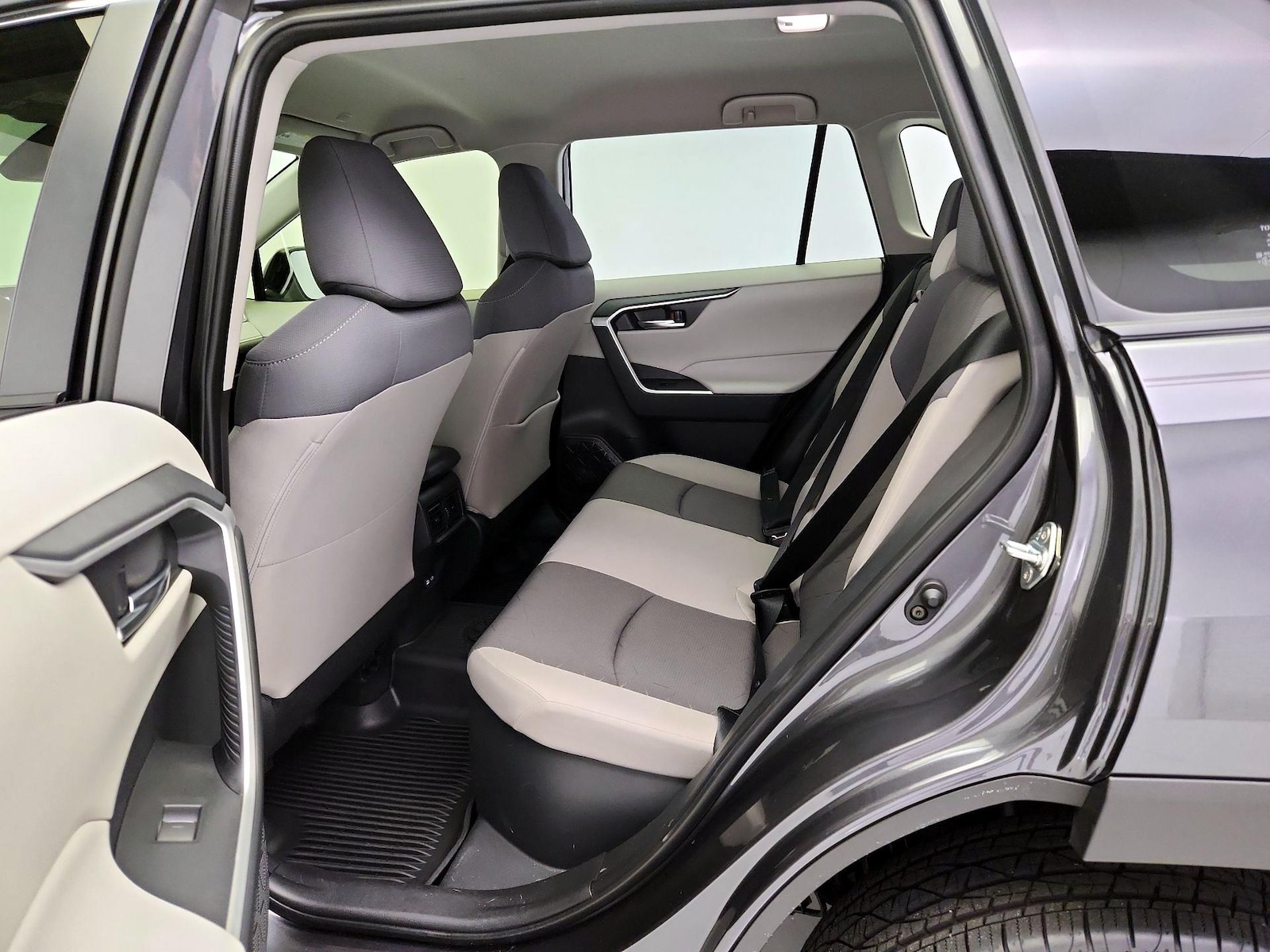 2025 Toyota RAV4 XLE - Photo 20
