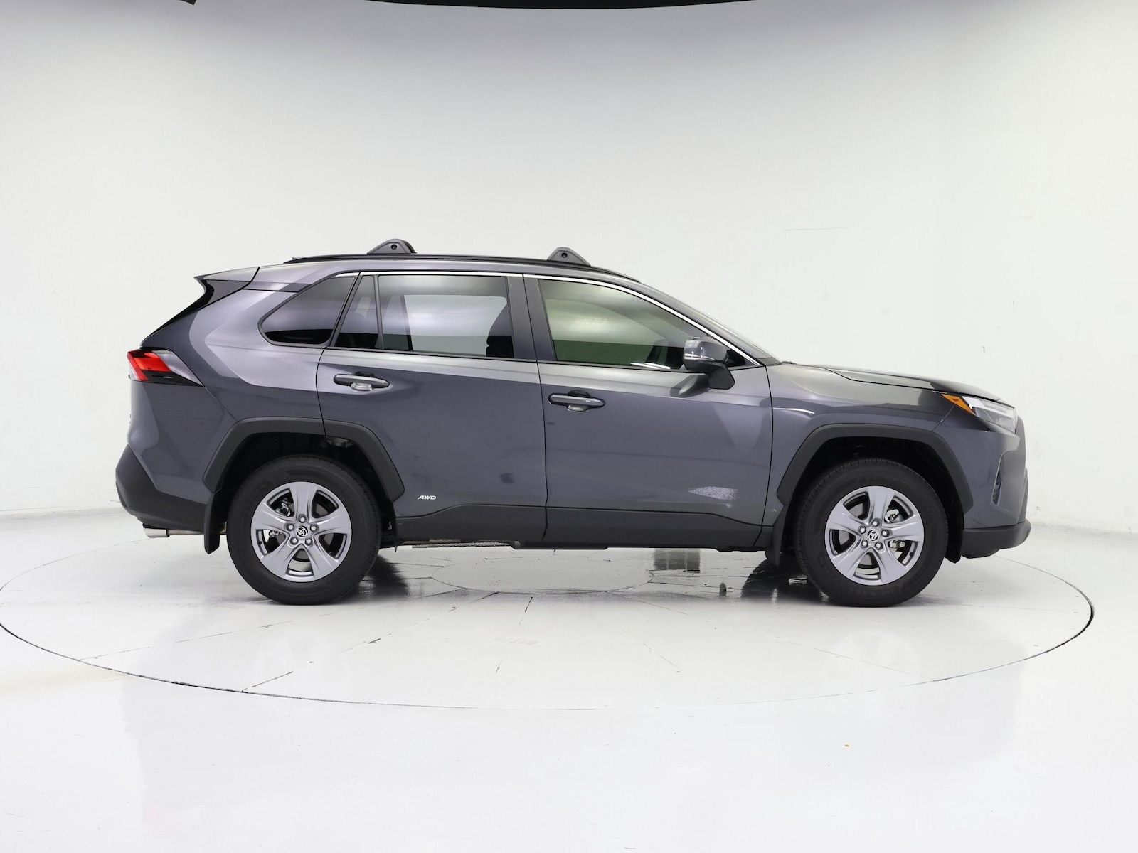 2025 Toyota RAV4 XLE - Photo 8