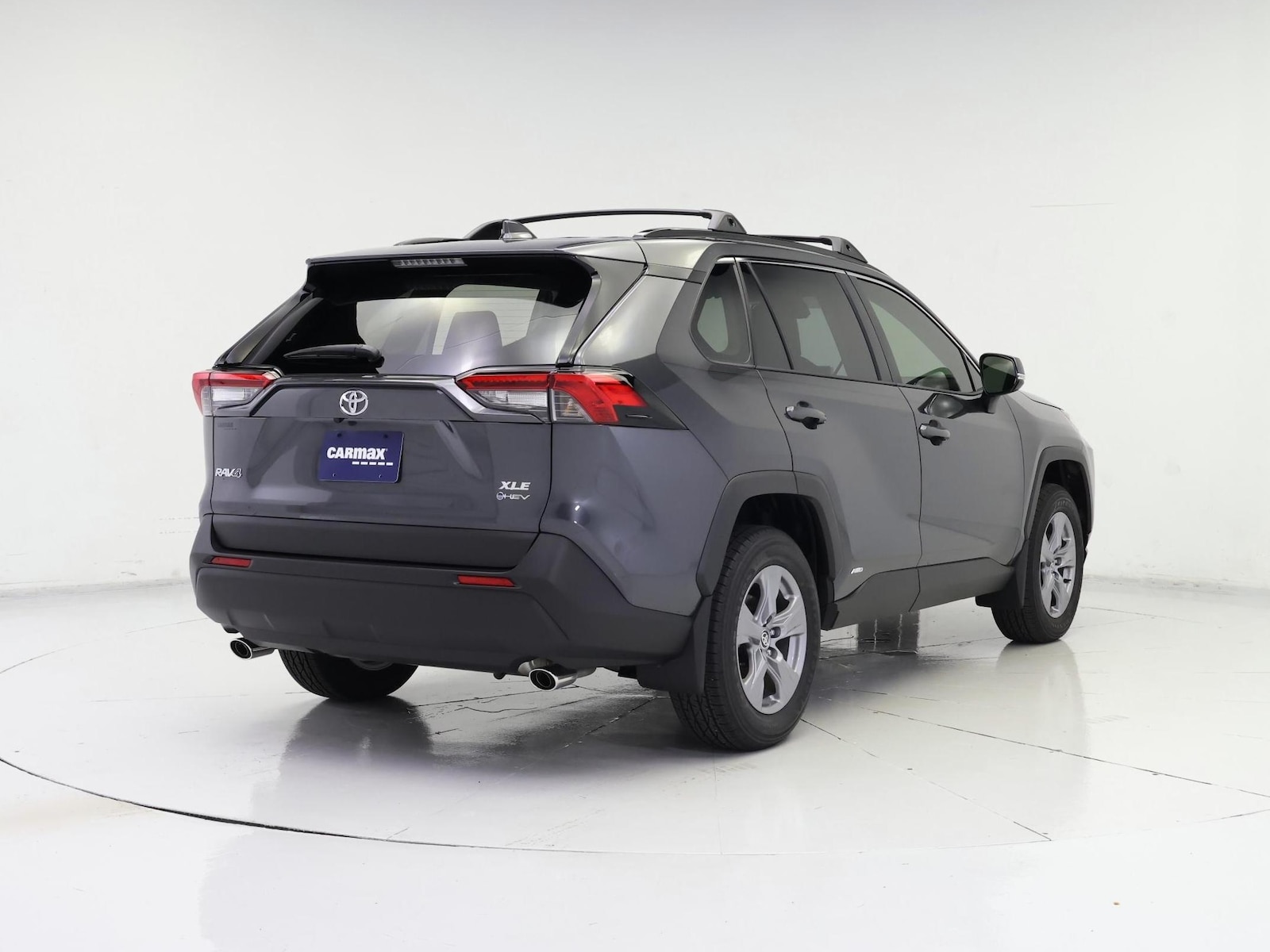 2025 Toyota RAV4 XLE - Photo 9