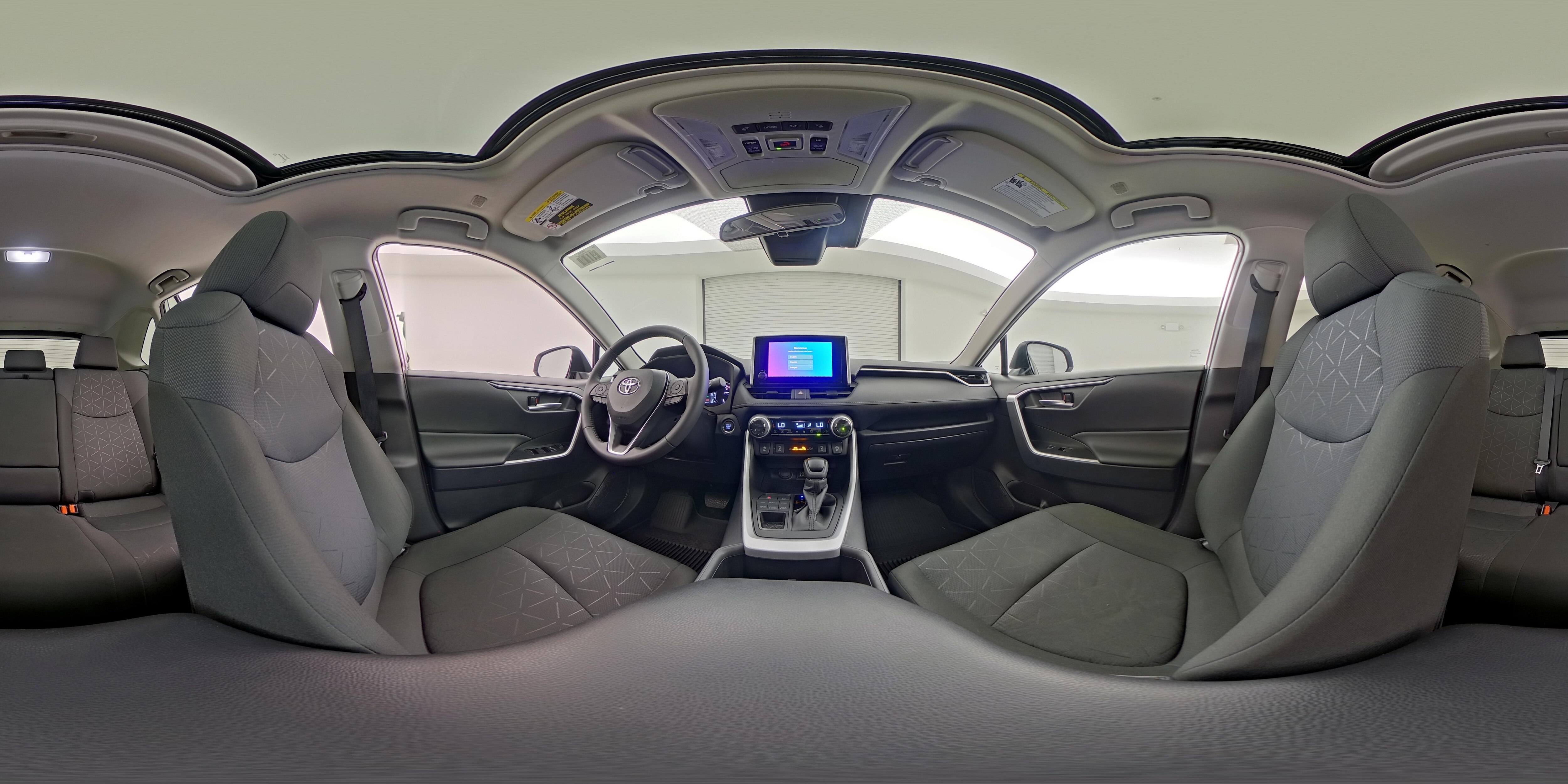 2025 Toyota RAV4 XLE - Photo 25