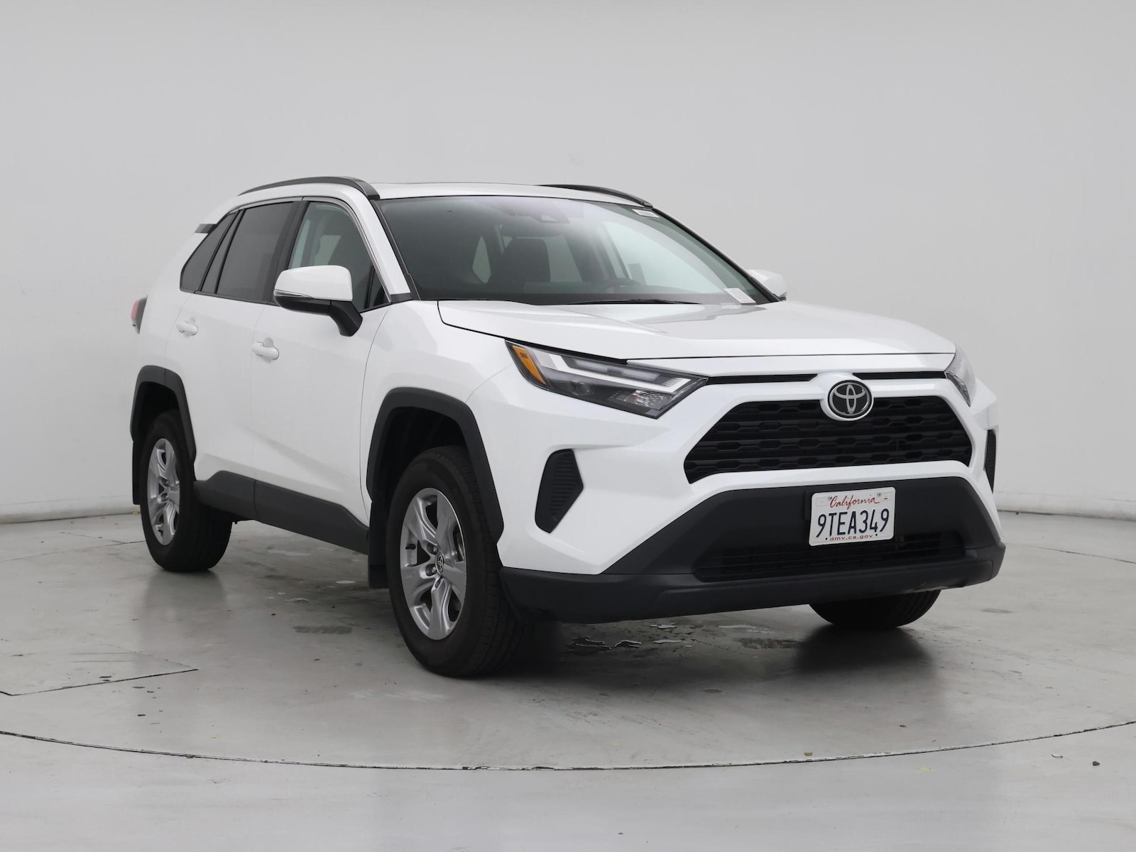 2025 Toyota RAV4 XLE - Photo 2