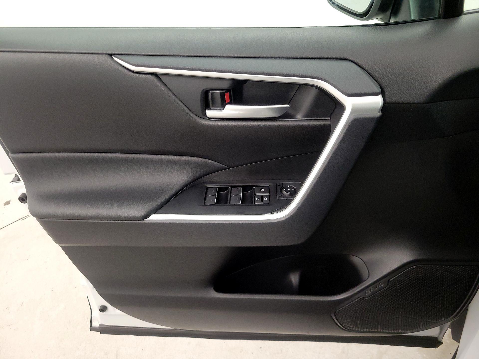 Thumbnail: 2025 Toyota RAV4 - 12