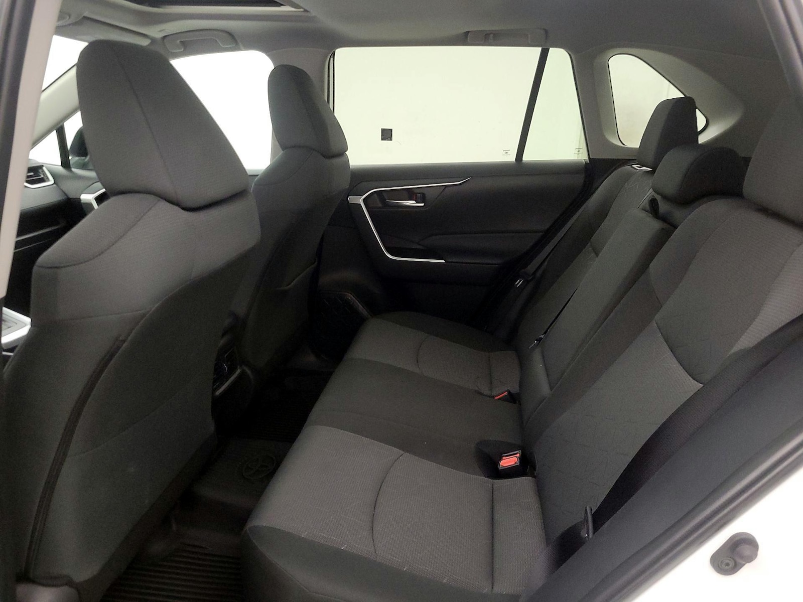 2025 Toyota RAV4 XLE - Photo 21