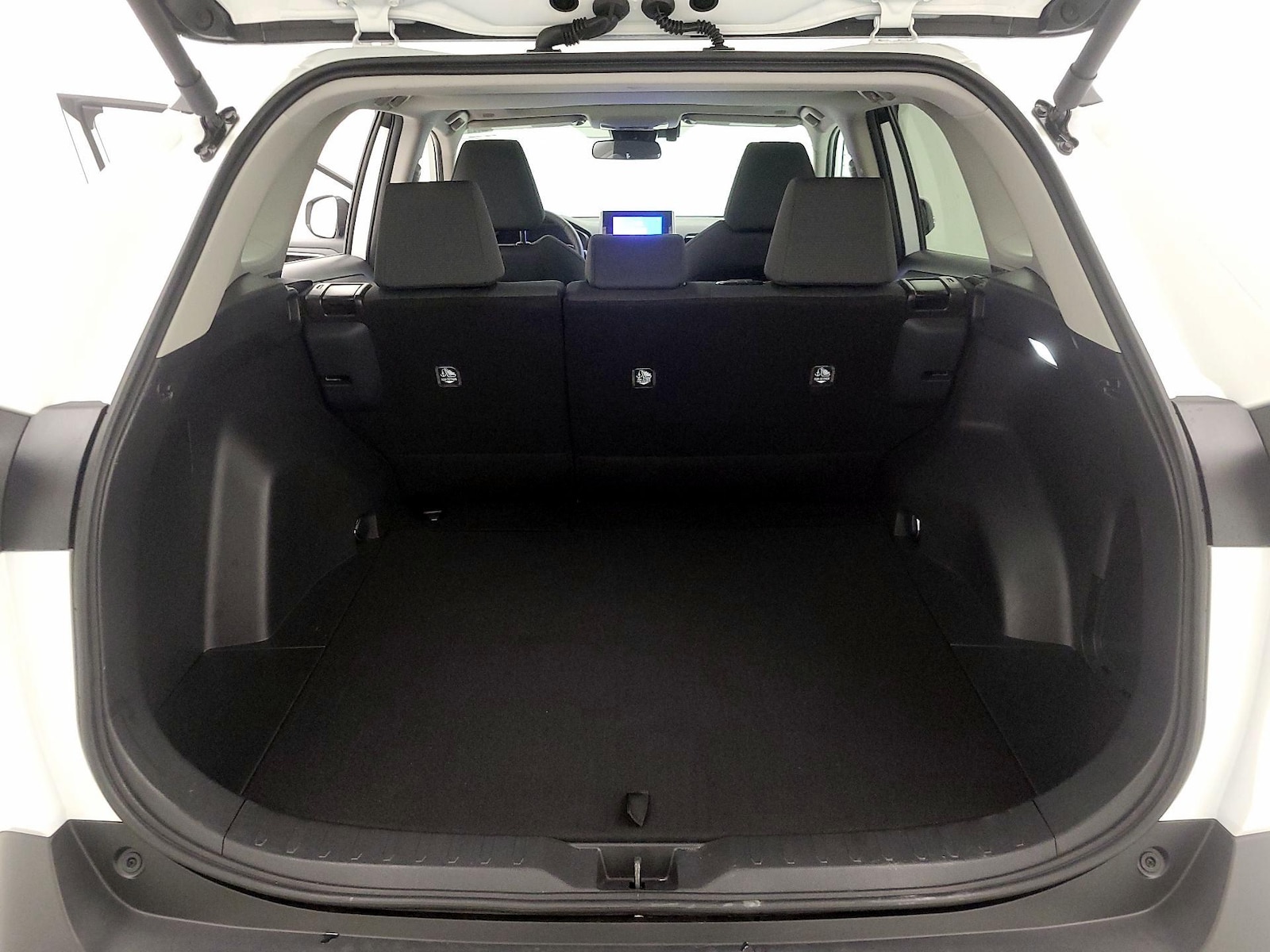 2025 Toyota RAV4 XLE - Photo 22