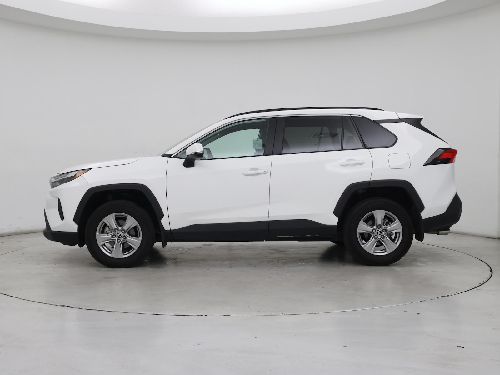 2025 Toyota RAV4 XLE - Photo 4