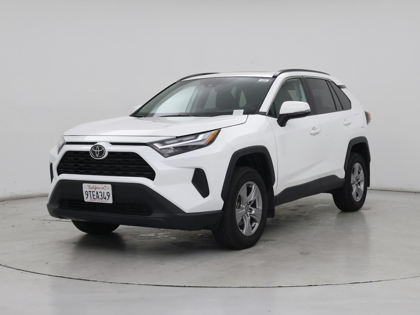 2025 Toyota RAV4 XLE - Photo 5