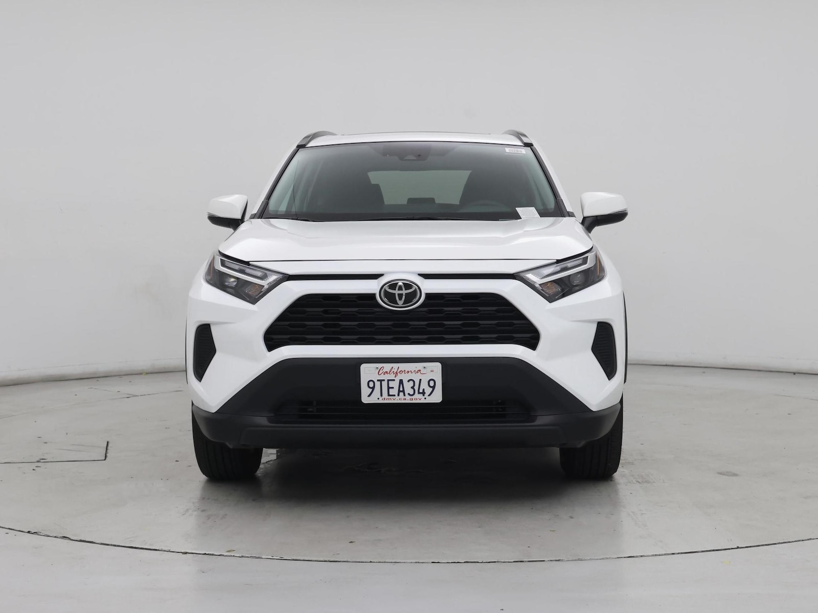 2025 Toyota RAV4 XLE - Photo 6