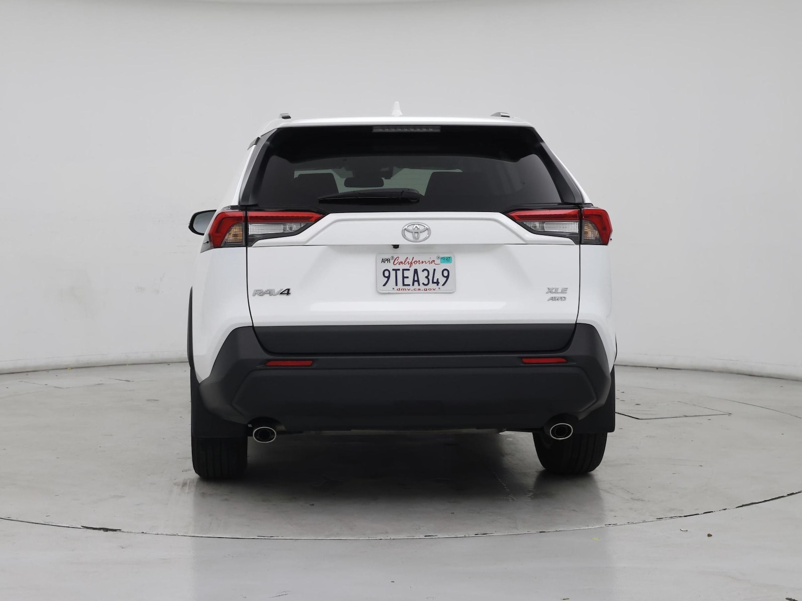 2025 Toyota RAV4 XLE - Photo 7