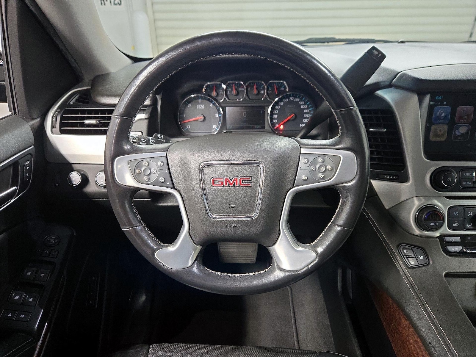2020 GMC Yukon XL SLT - Photo 11