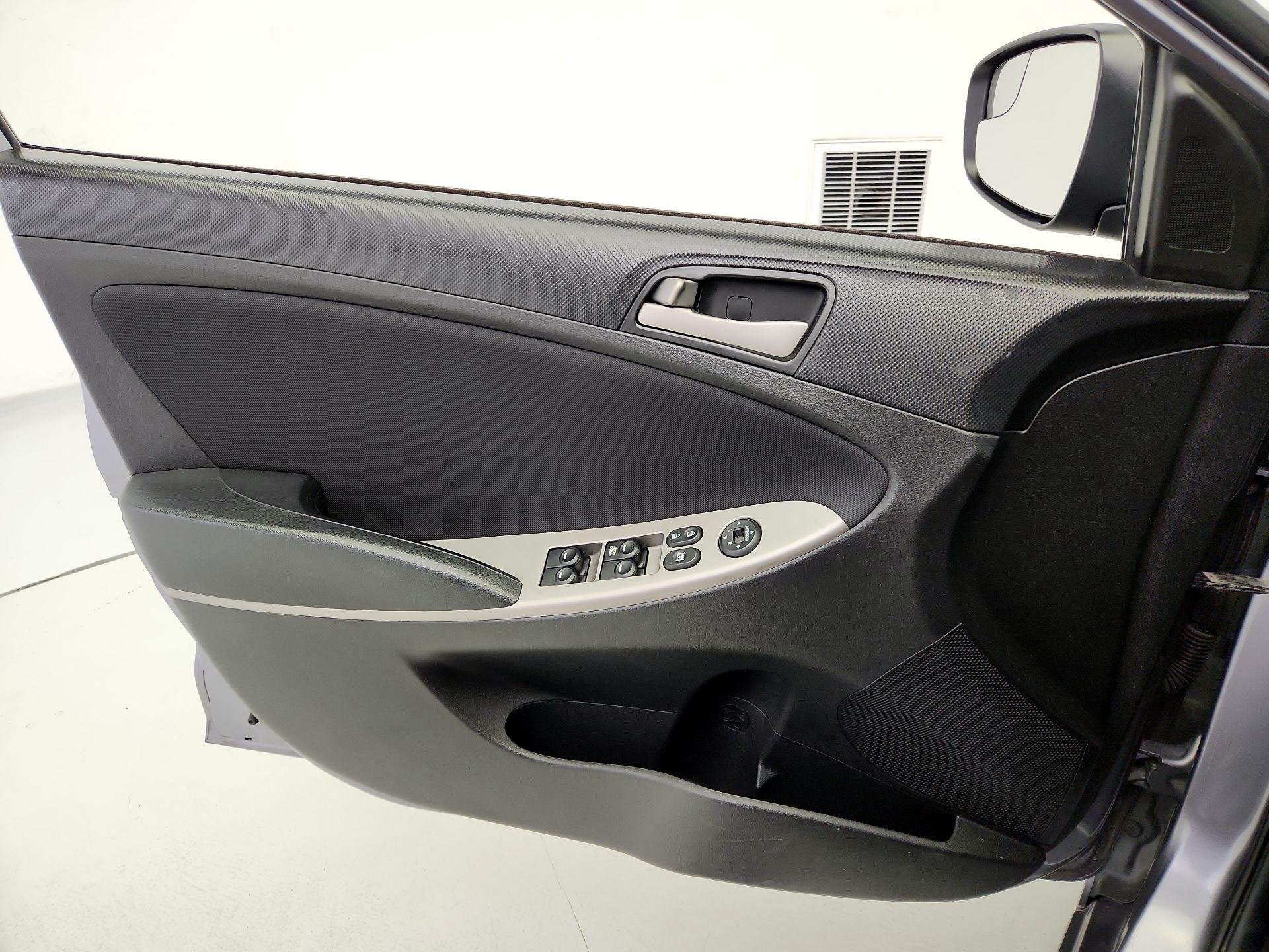 Thumbnail: 2015 Hyundai Accent - 12
