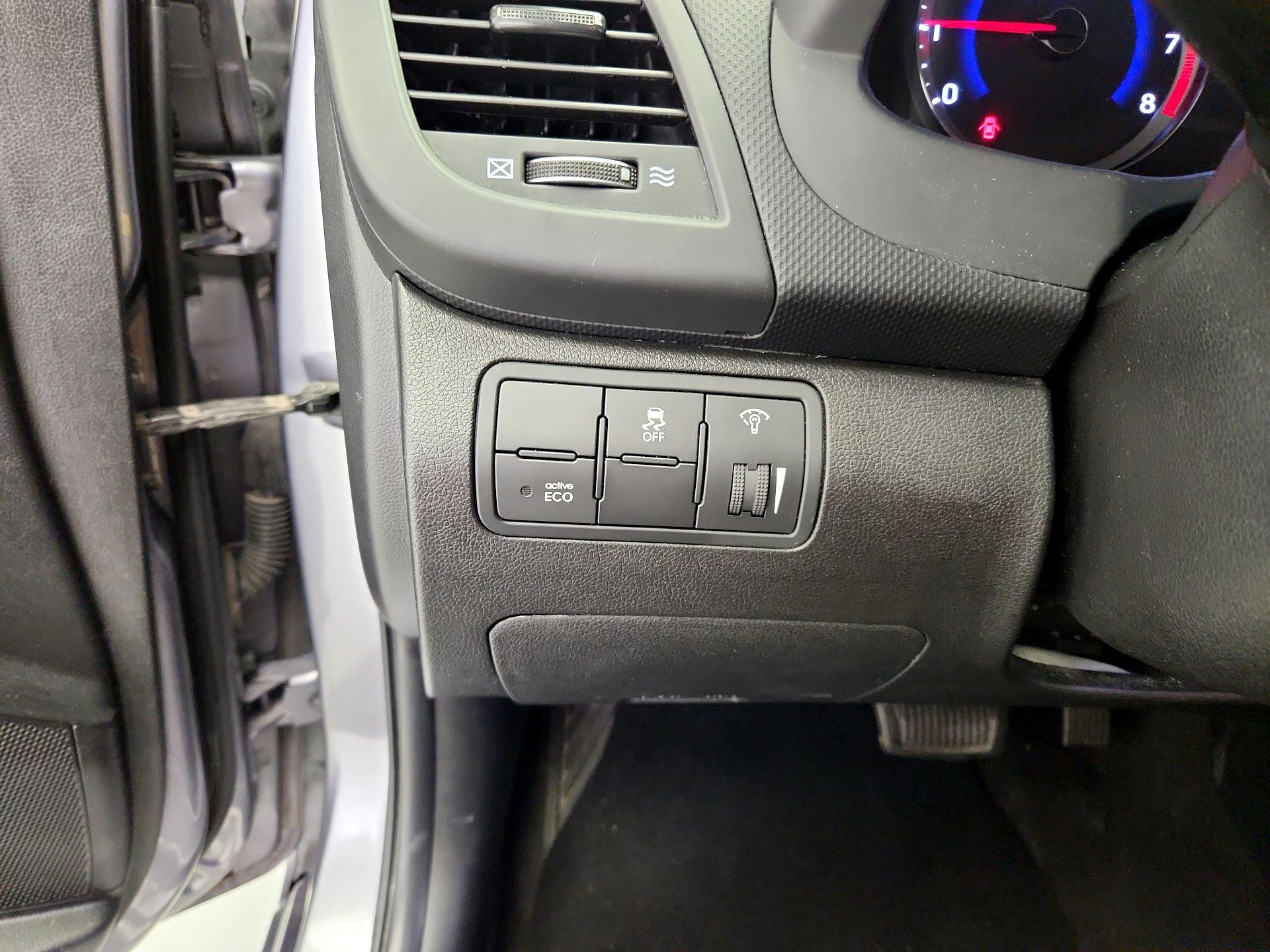 Thumbnail: 2015 Hyundai Accent - 13
