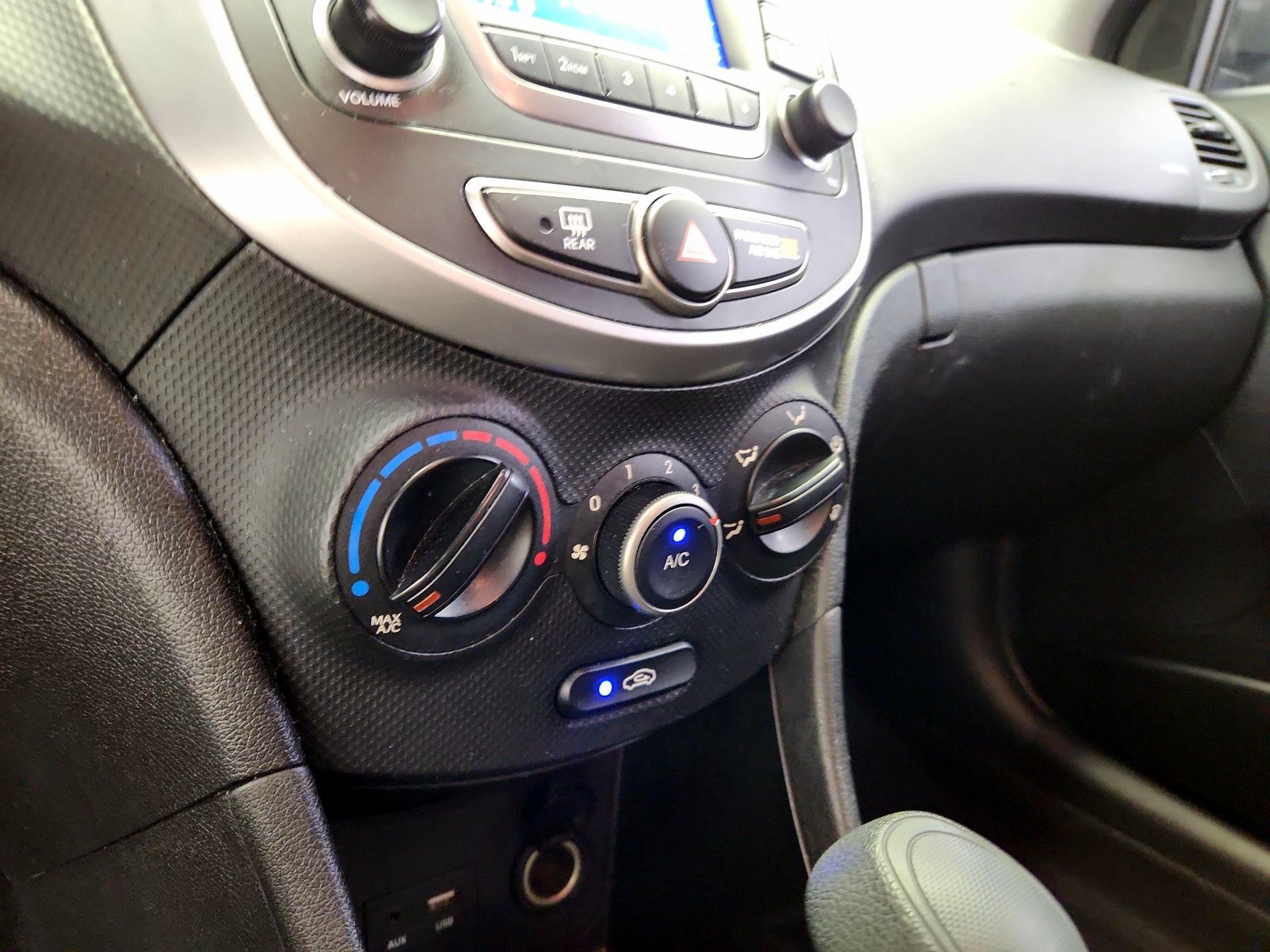 Thumbnail: 2015 Hyundai Accent - 15