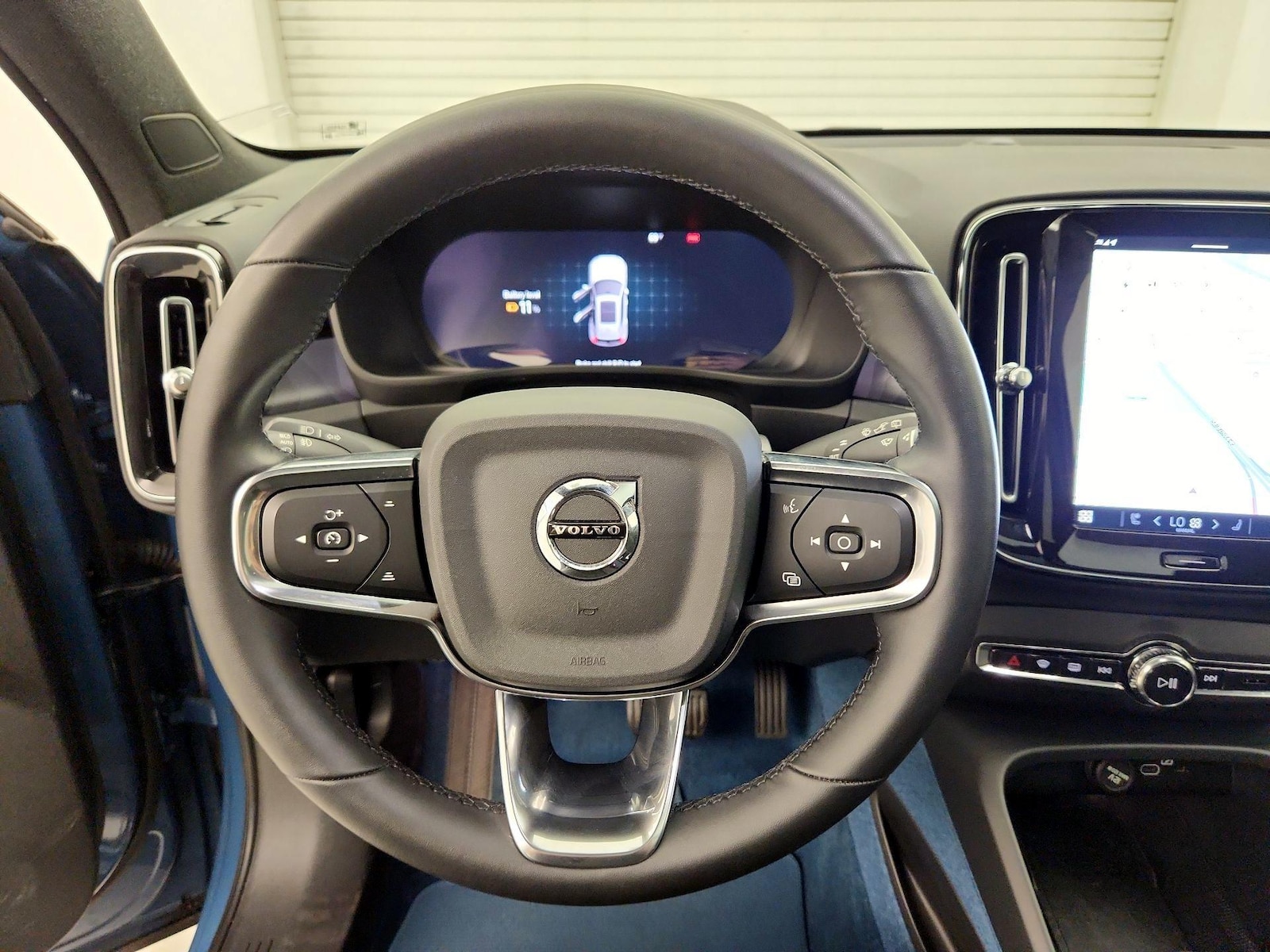 2023 Volvo XC40 Plus - Photo 11