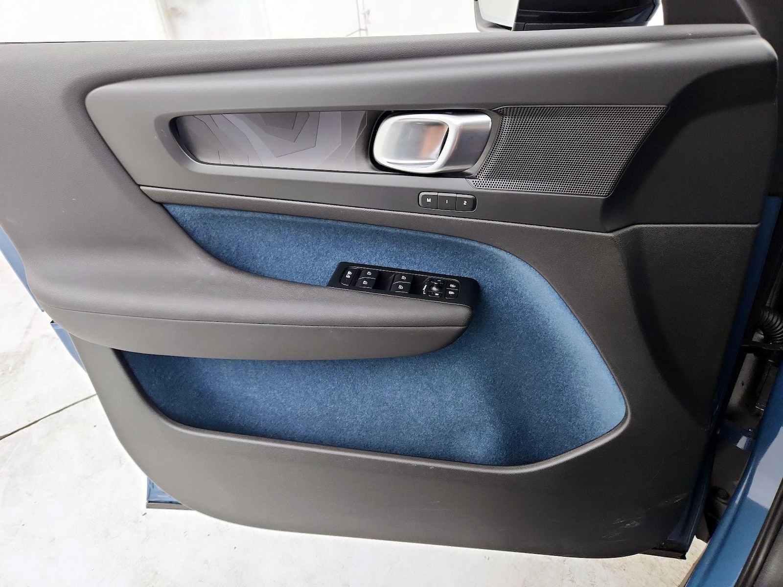 2023 Volvo XC40 Plus - Photo 13