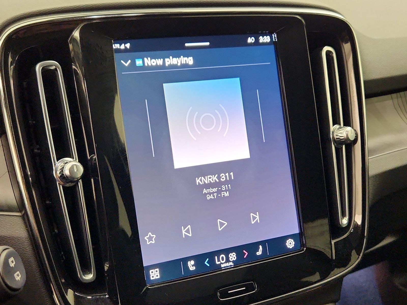 2023 Volvo XC40 Plus - Photo 17
