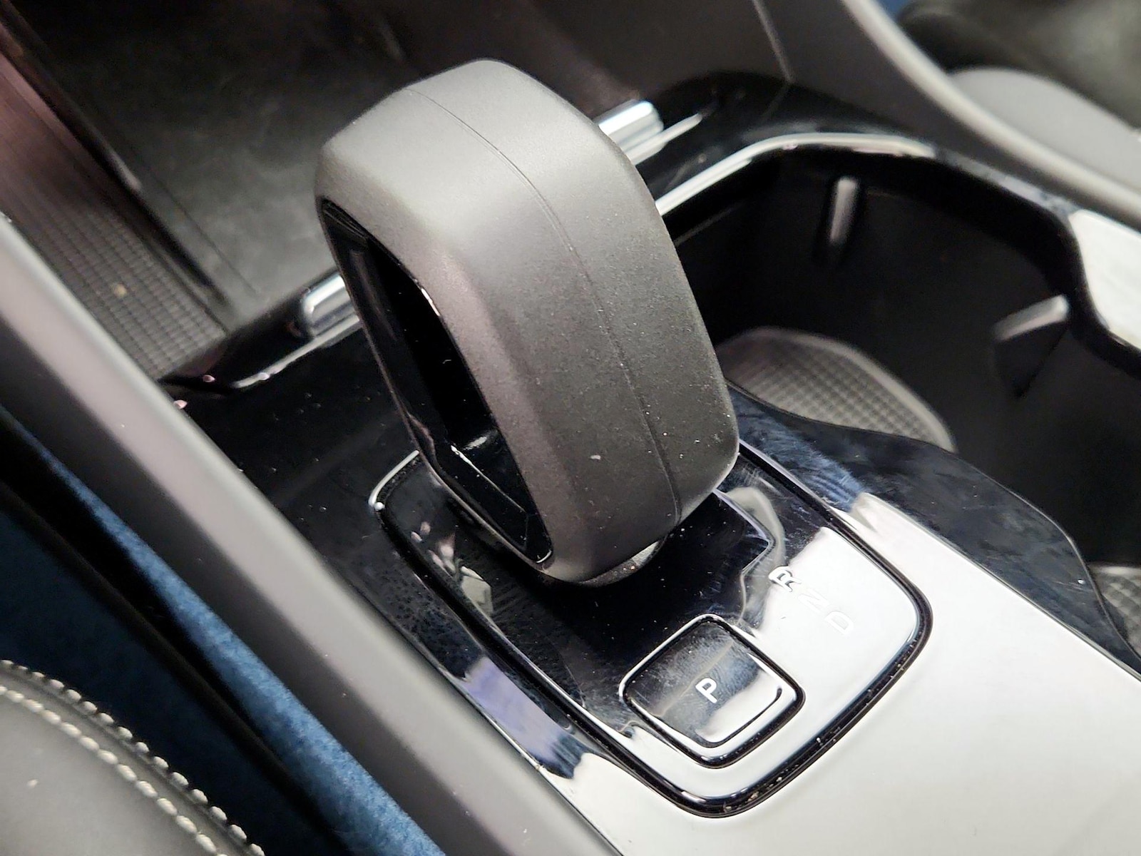2023 Volvo XC40 Plus - Photo 19