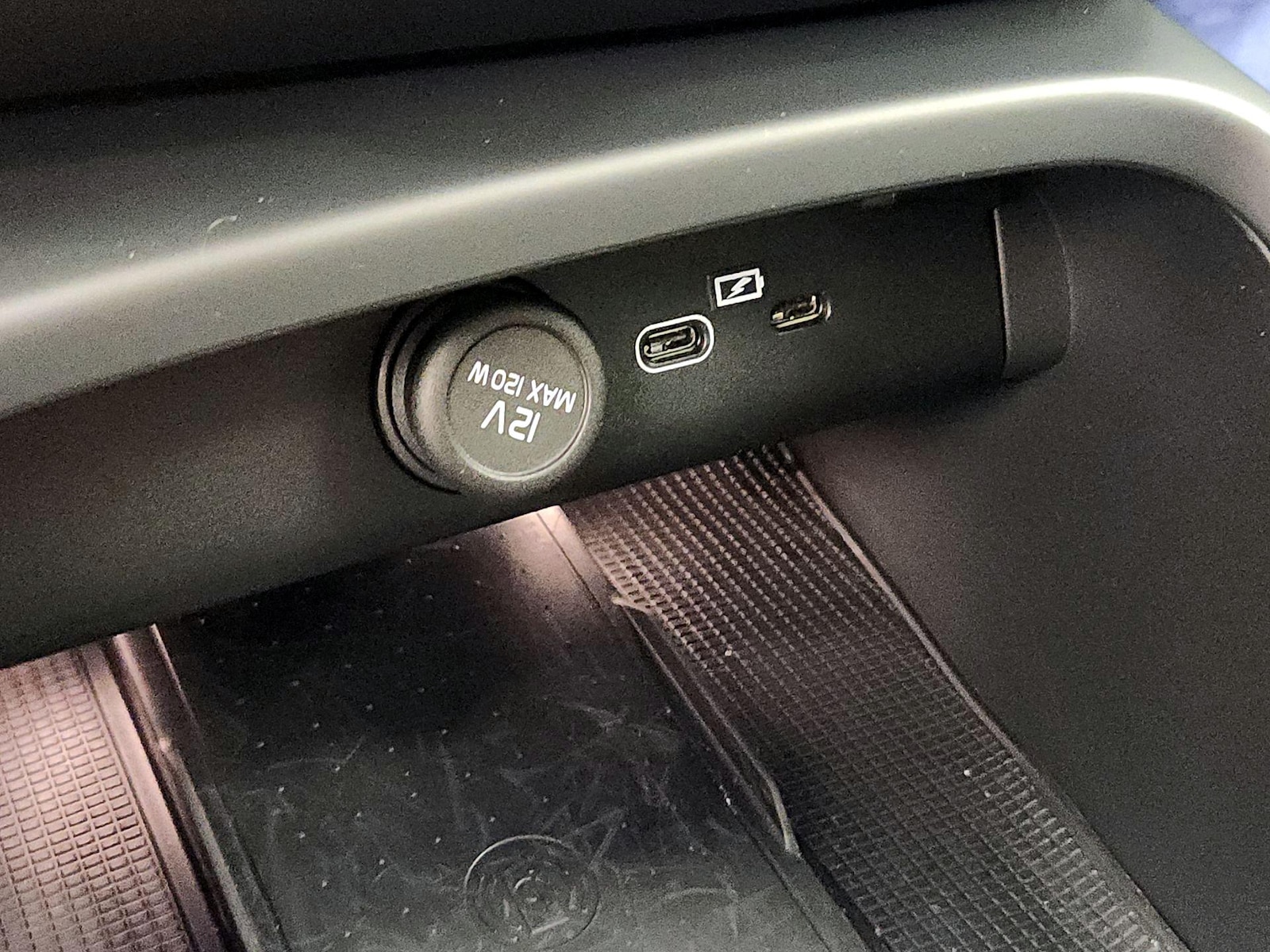 2023 Volvo XC40 Plus - Photo 20