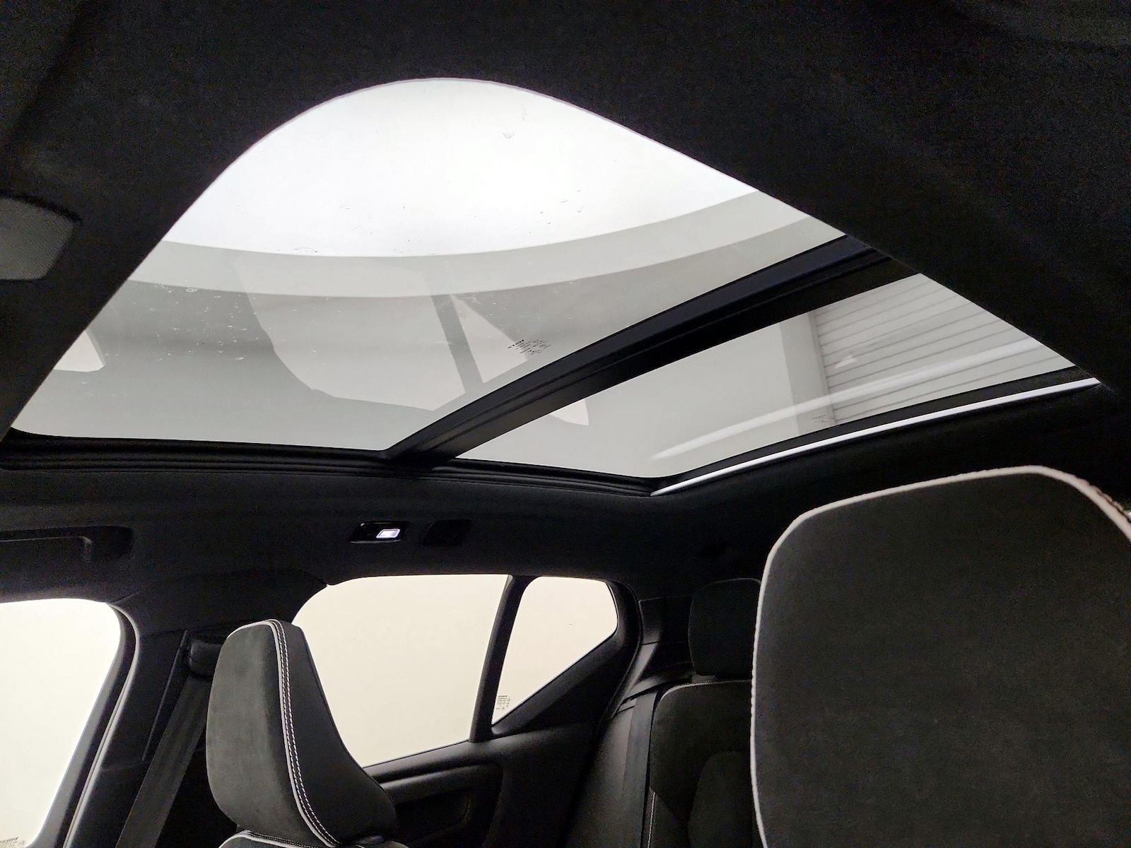 2023 Volvo XC40 Plus - Photo 21