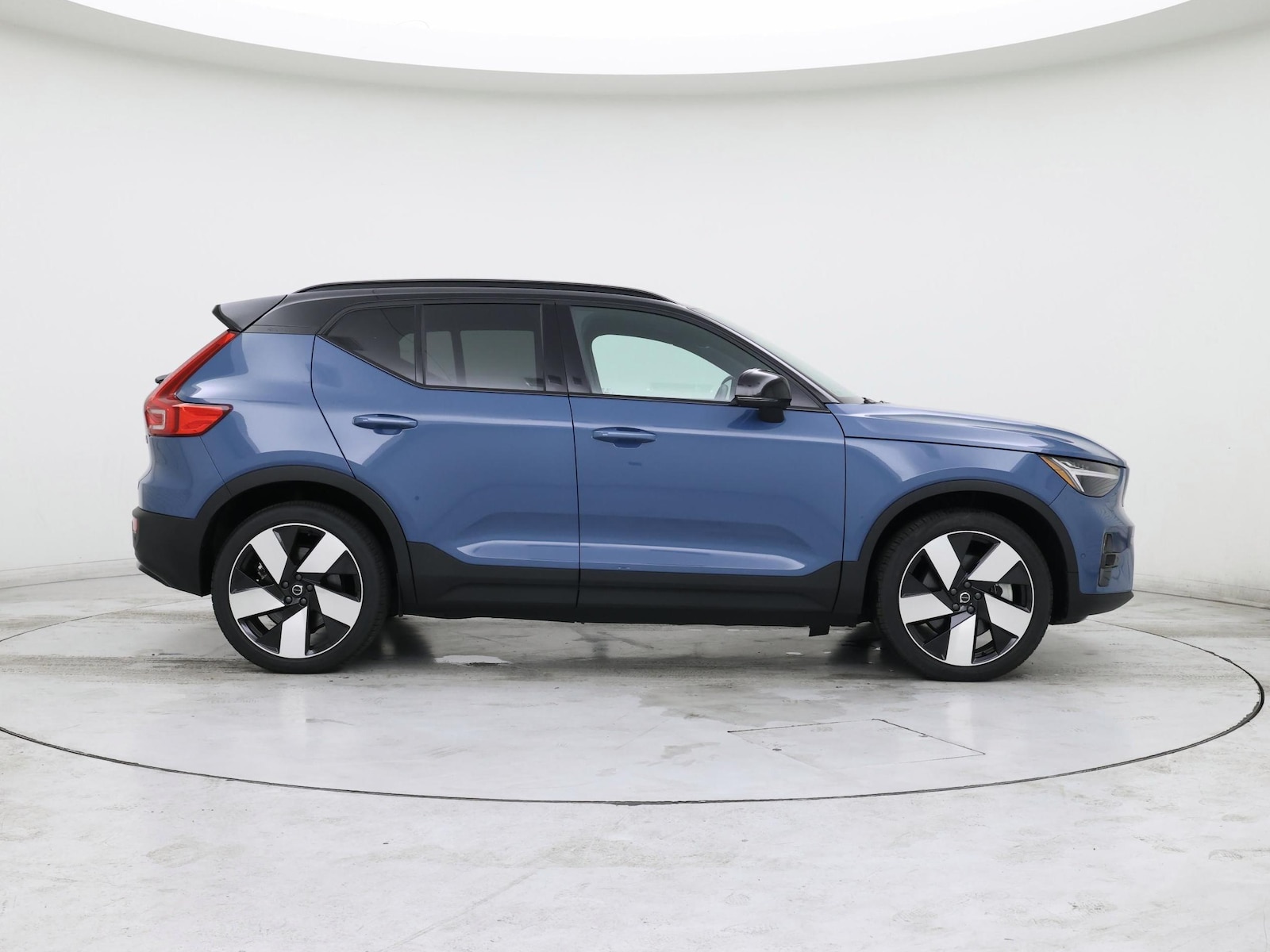 2023 Volvo XC40 Plus - Photo 8