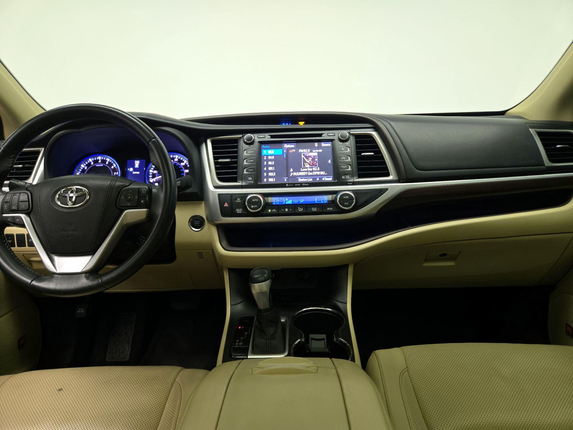 Thumbnail: 2016 Toyota Highlander - 9