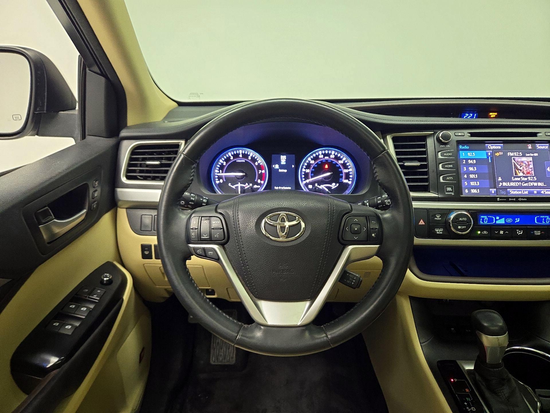 Thumbnail: 2016 Toyota Highlander - 10