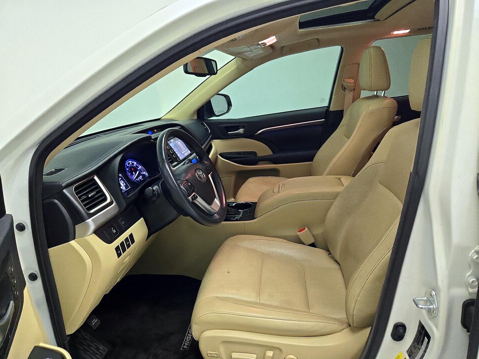 Thumbnail: 2016 Toyota Highlander - 11
