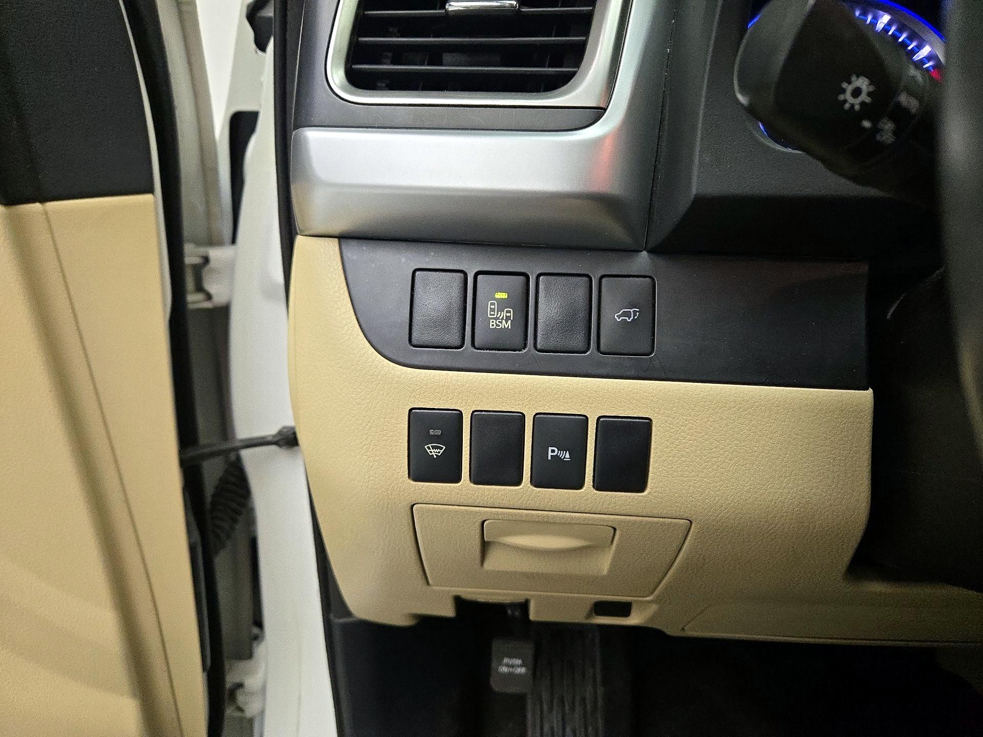 Thumbnail: 2016 Toyota Highlander - 13