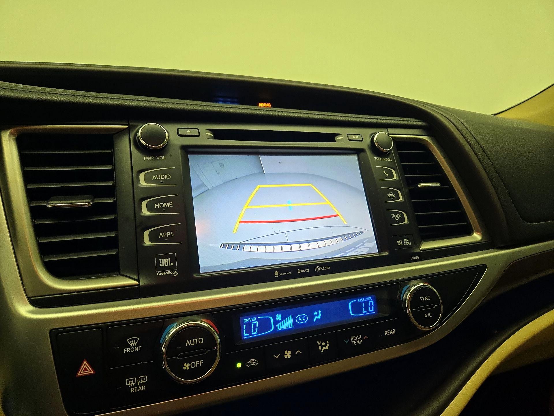 Thumbnail: 2016 Toyota Highlander - 14