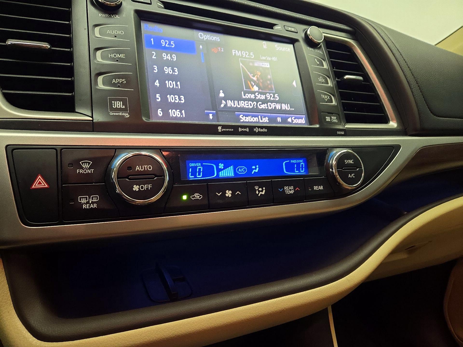 Thumbnail: 2016 Toyota Highlander - 16