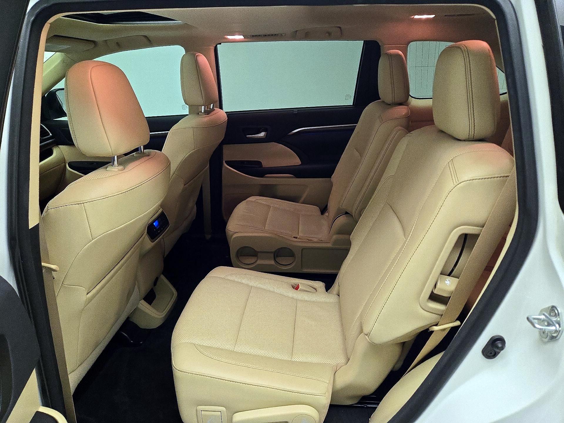 Thumbnail: 2016 Toyota Highlander - 19
