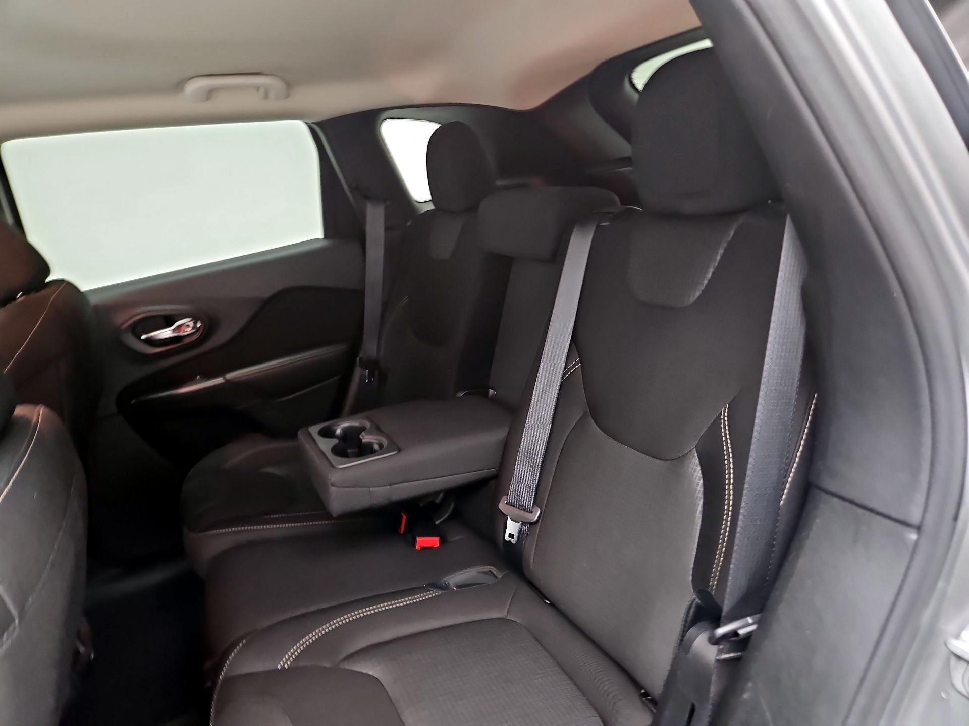 Thumbnail: 2017 Jeep Cherokee - 19