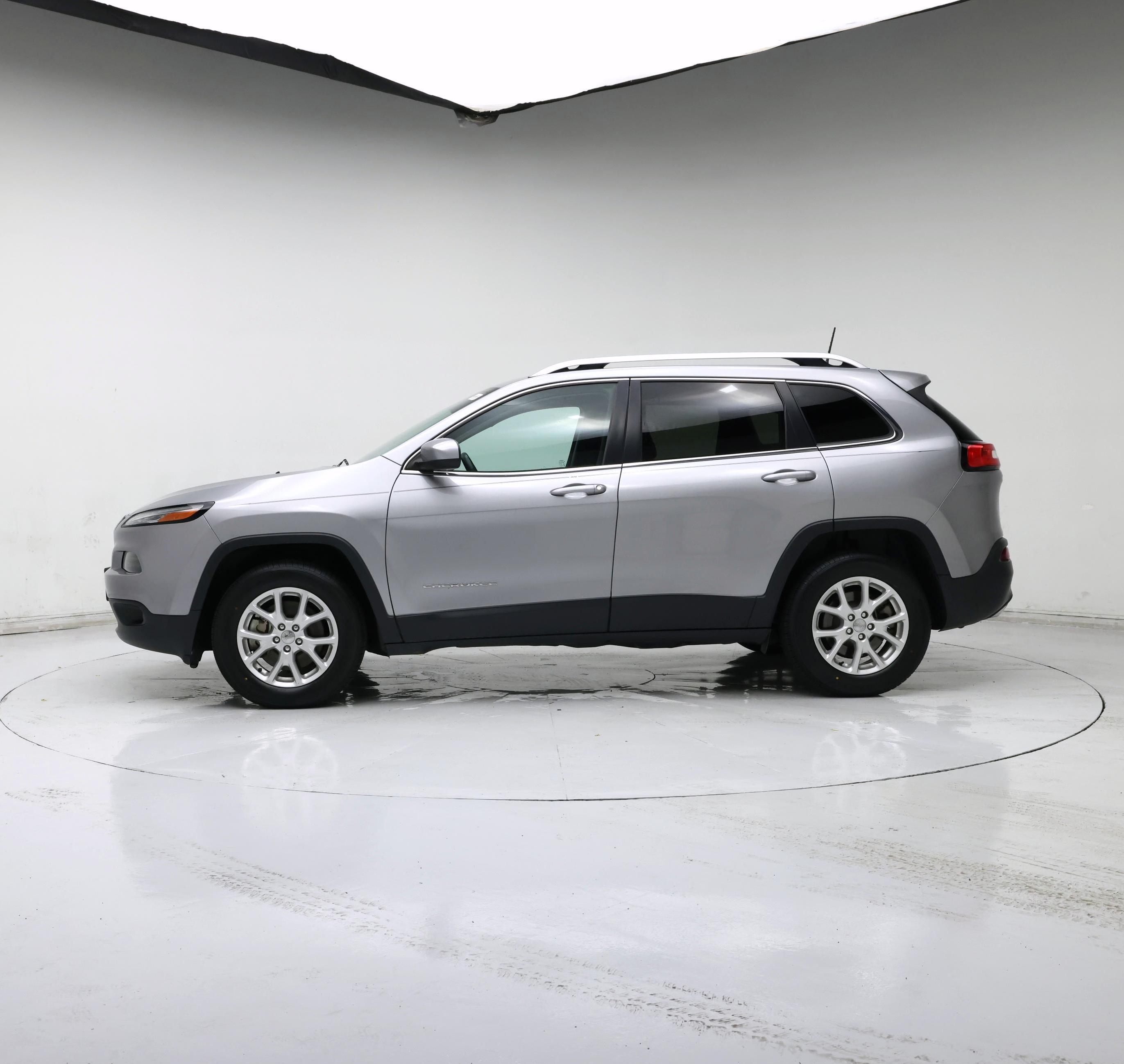 Thumbnail: 2017 Jeep Cherokee - 3