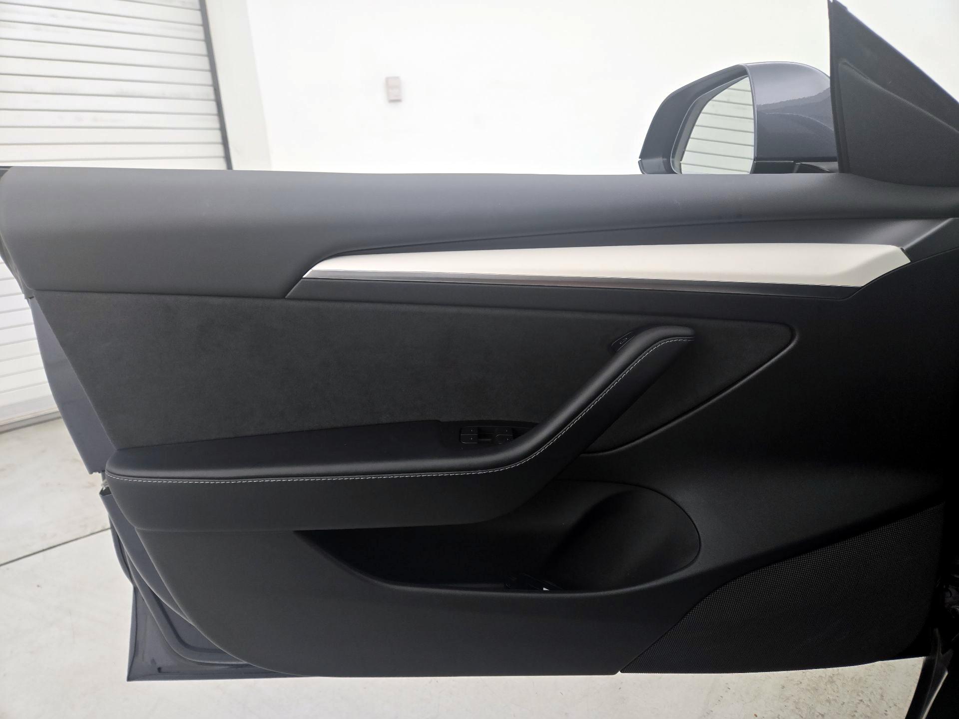Thumbnail: 2022 Tesla Model 3 - 12