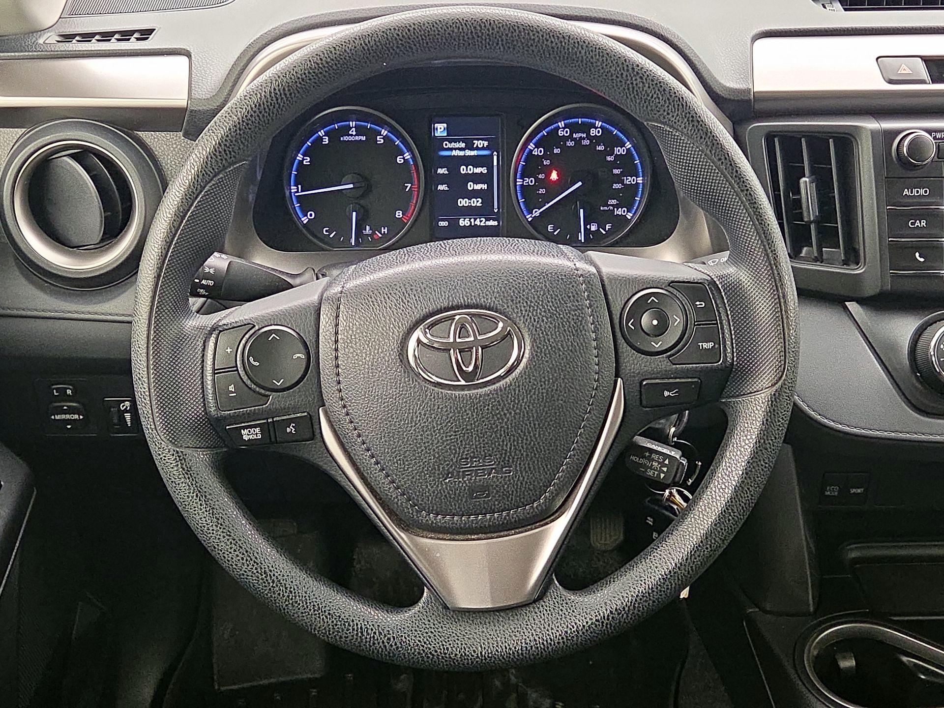 Thumbnail: 2018 Toyota RAV4 - 10