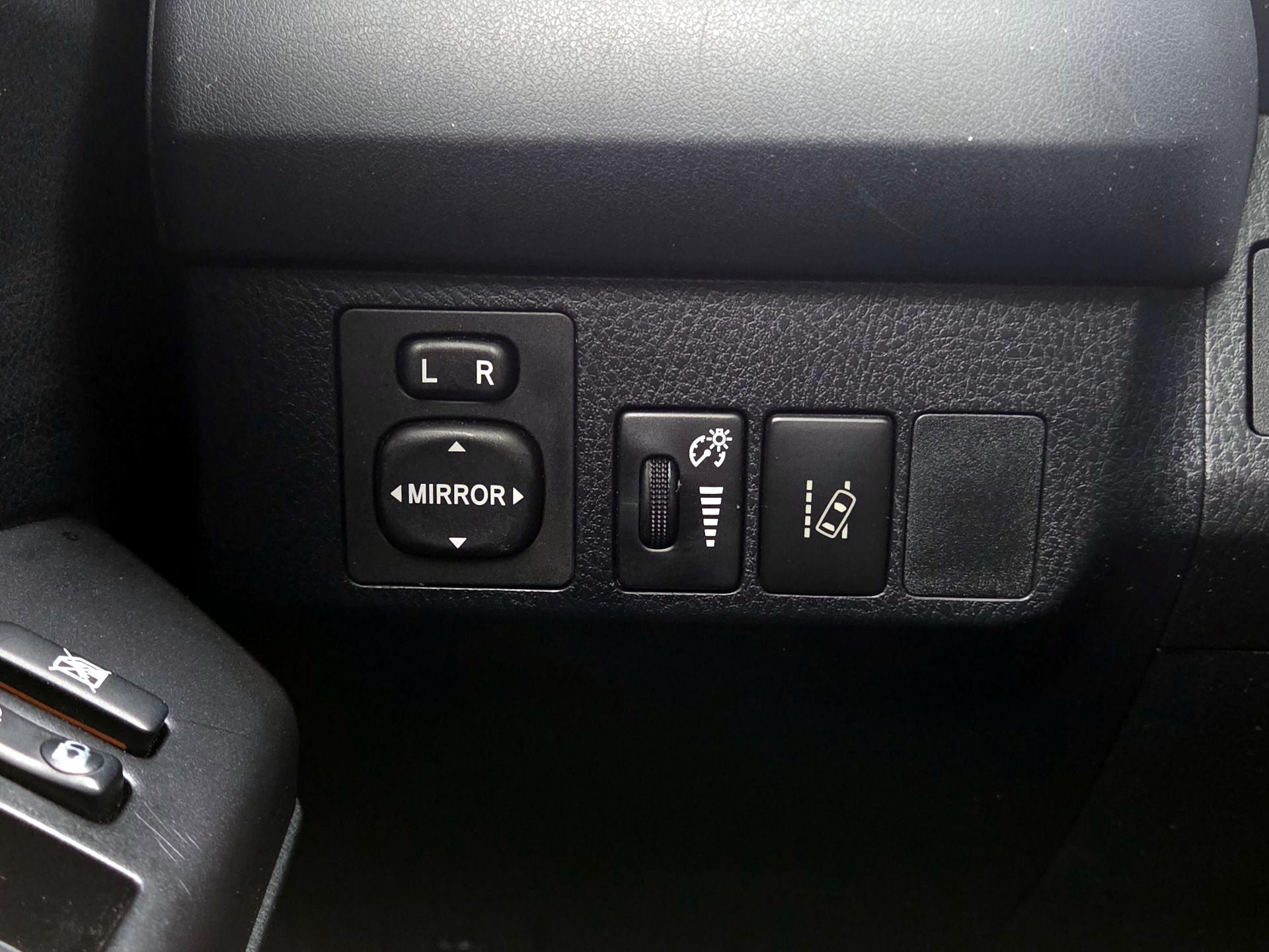 Thumbnail: 2018 Toyota RAV4 - 13