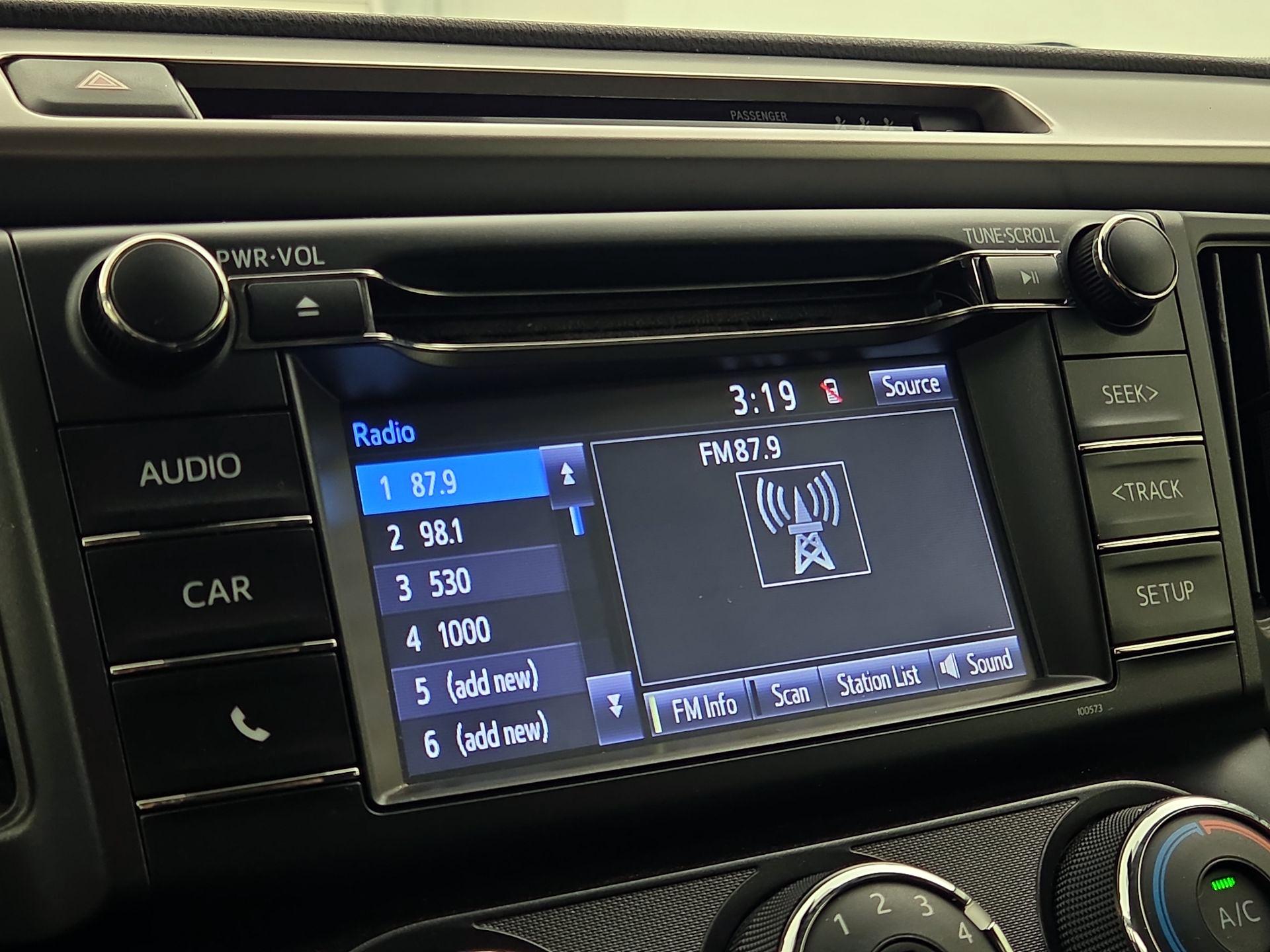 Thumbnail: 2018 Toyota RAV4 - 15
