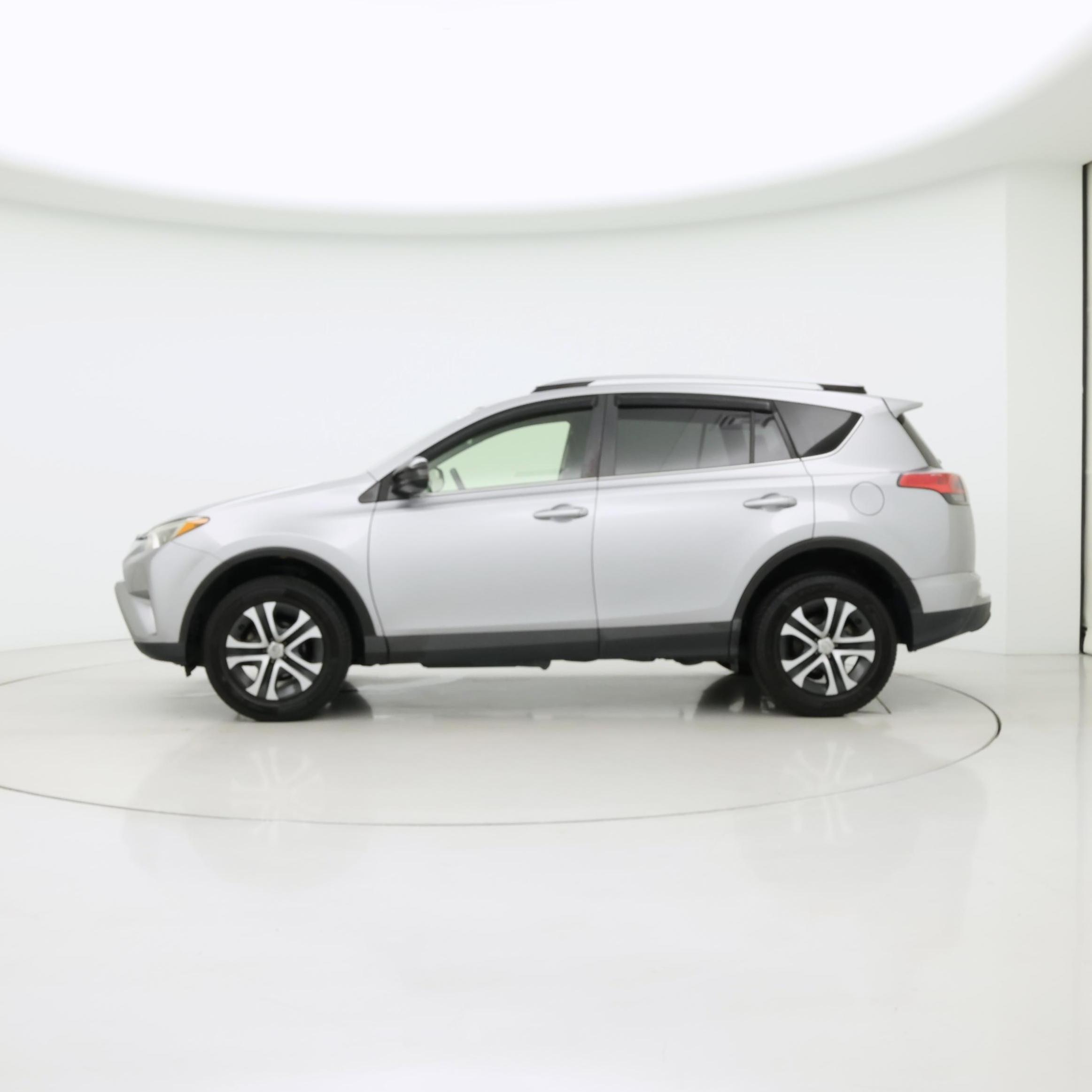 Thumbnail: 2018 Toyota RAV4 - 3