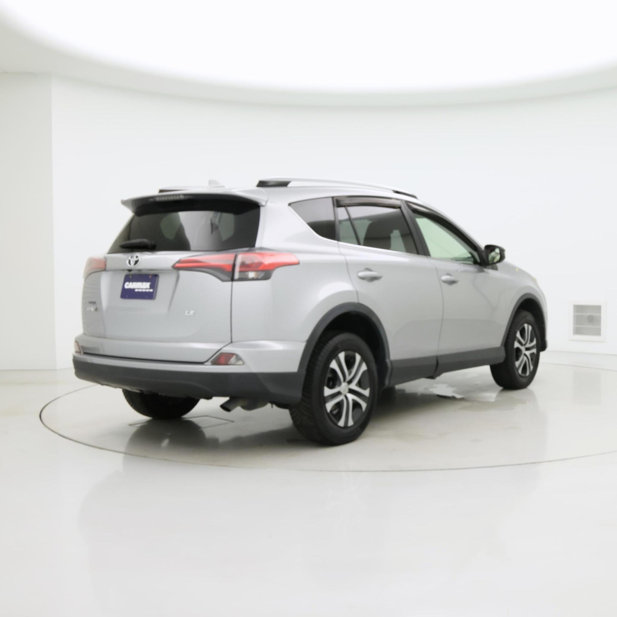 Thumbnail: 2018 Toyota RAV4 - 8