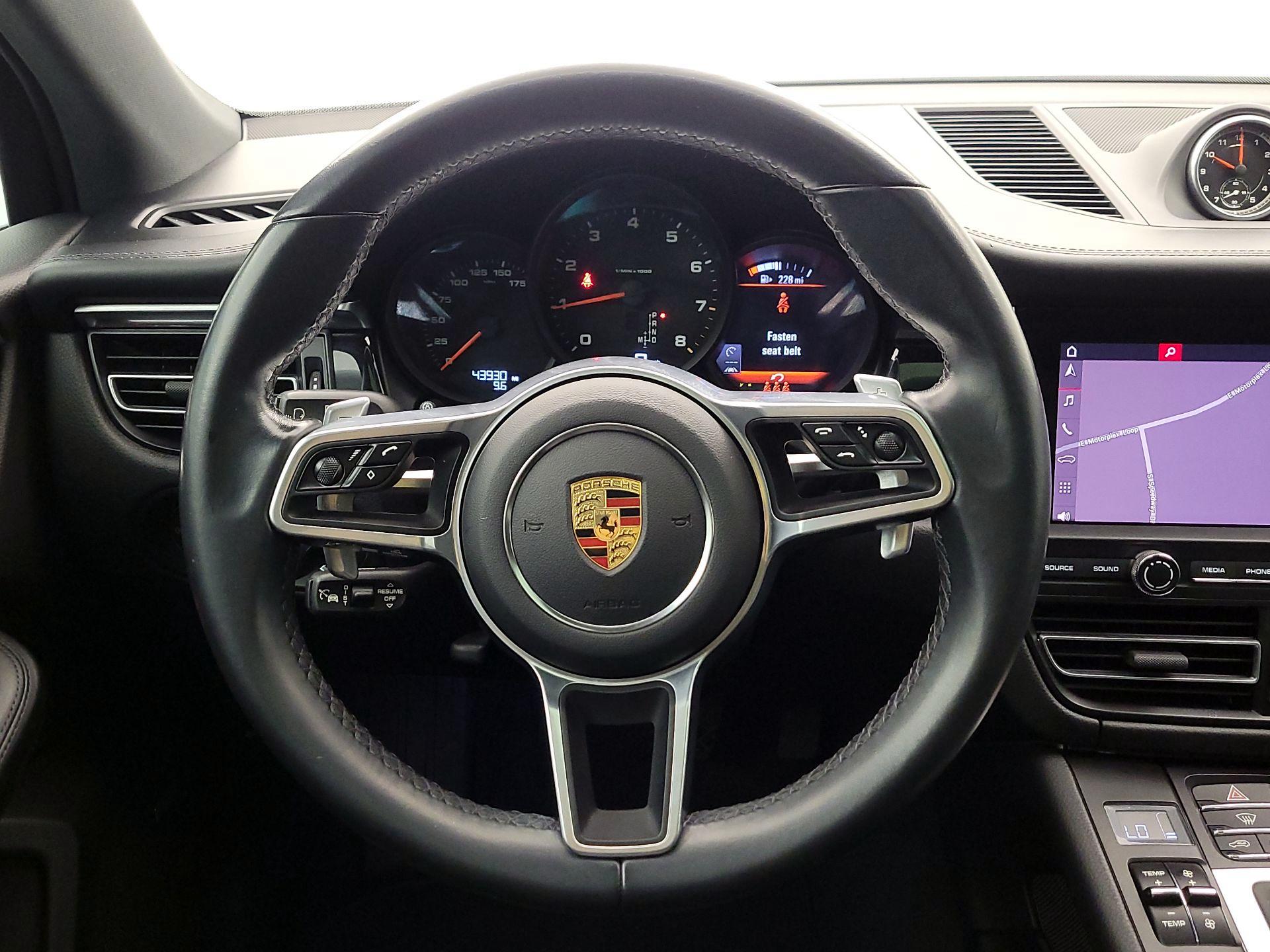 Thumbnail: 2021 Porsche Macan - 10